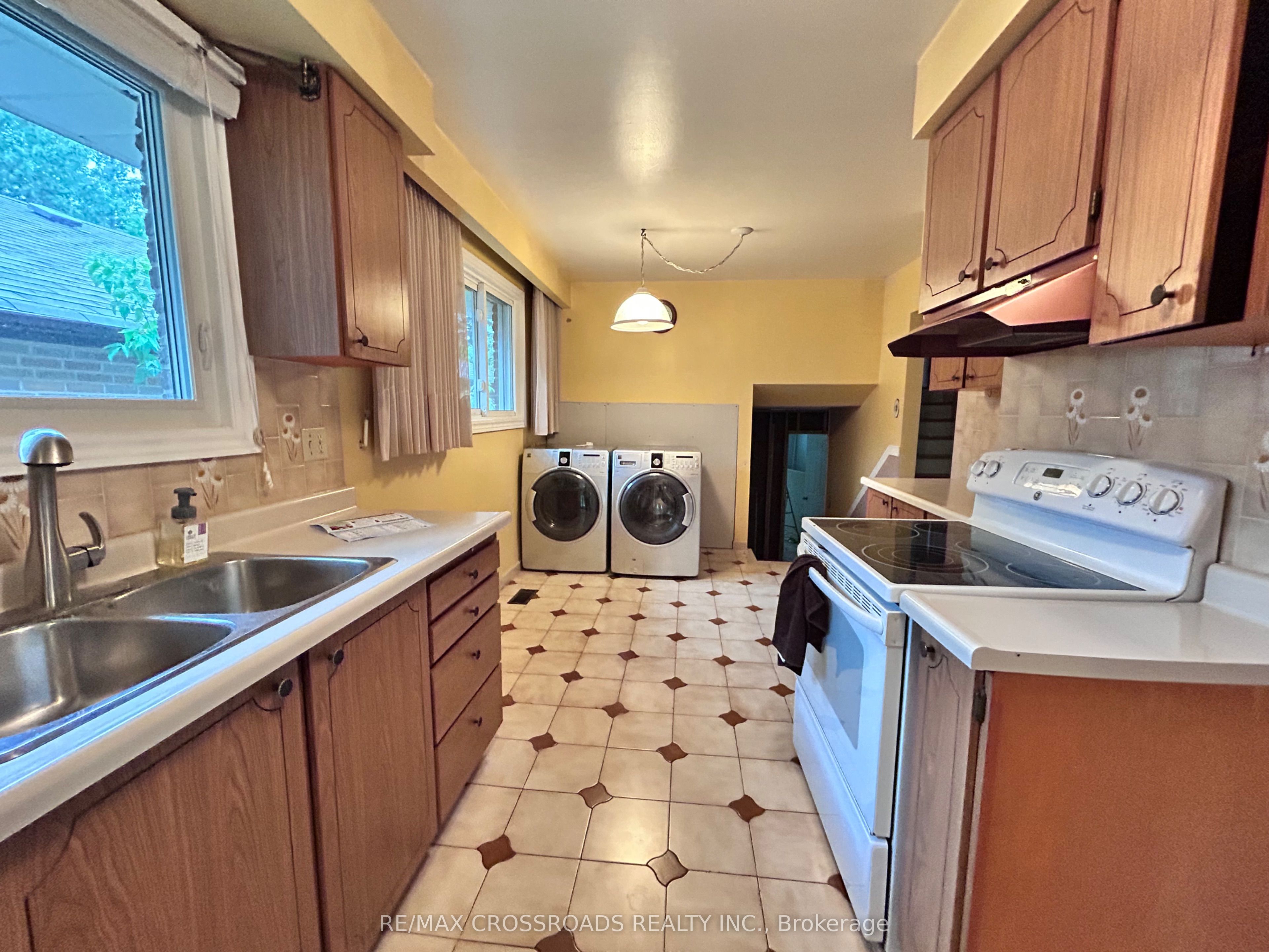377 Crosby Avenue Upper Property Photo 18