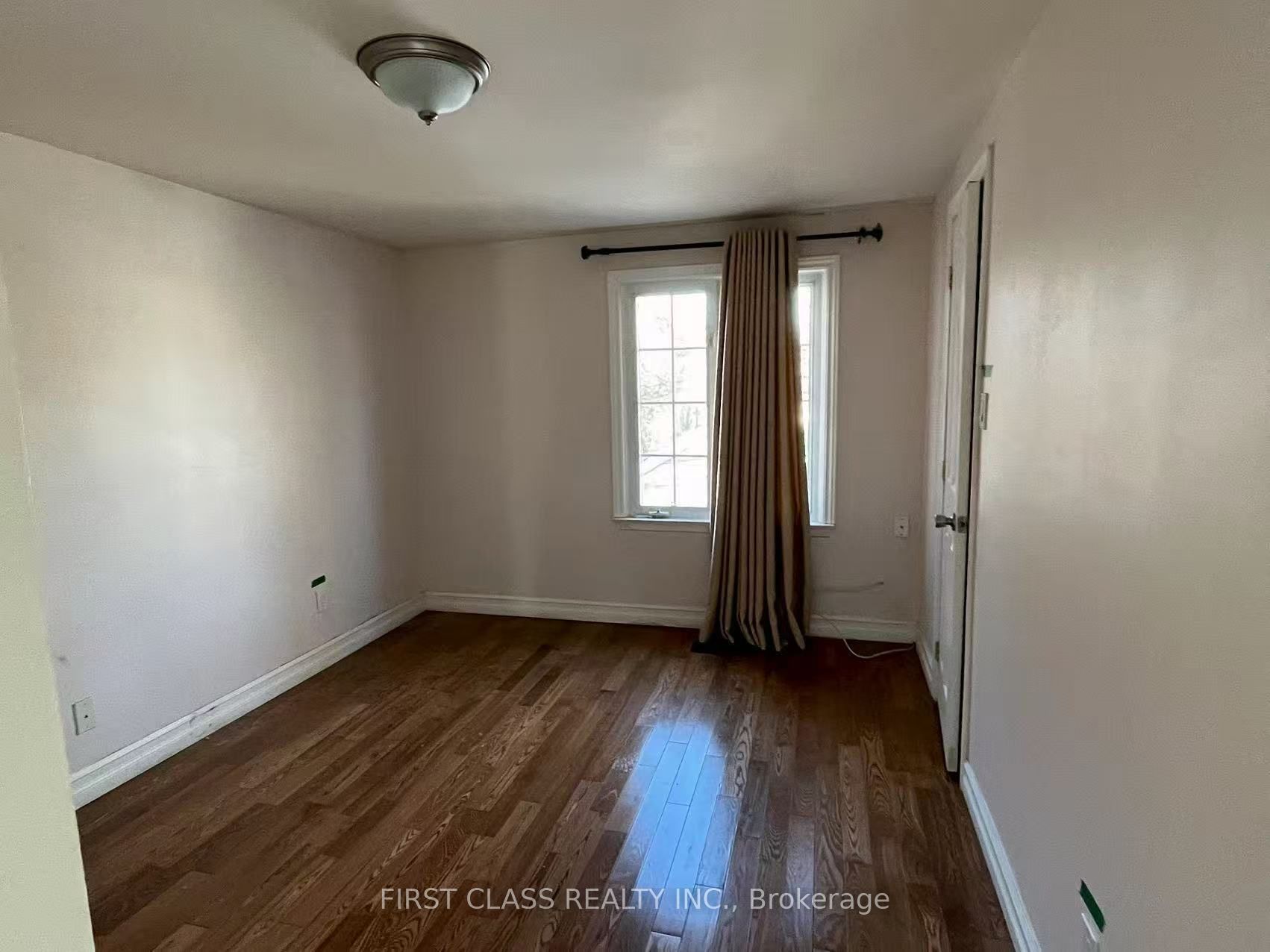 53 Aberfeldy Crescent Main & Second Floor Property Photo 4