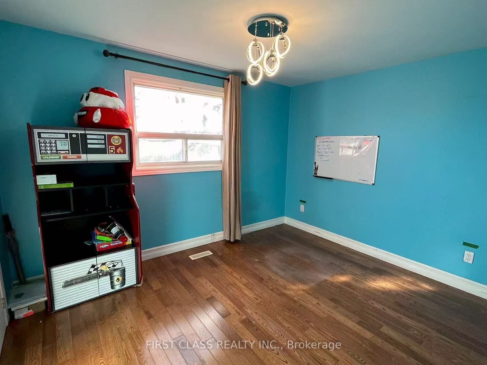 53 Aberfeldy Crescent Main & Second Floor Property Photo 6