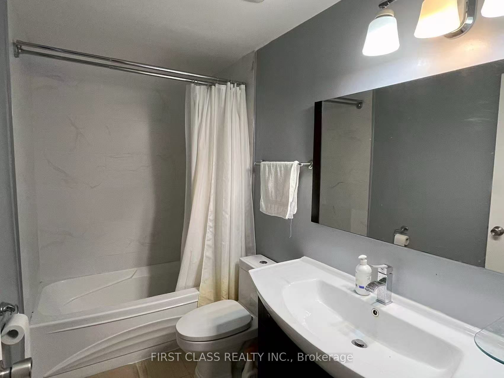 53 Aberfeldy Crescent Main & Second Floor Property Photo 7