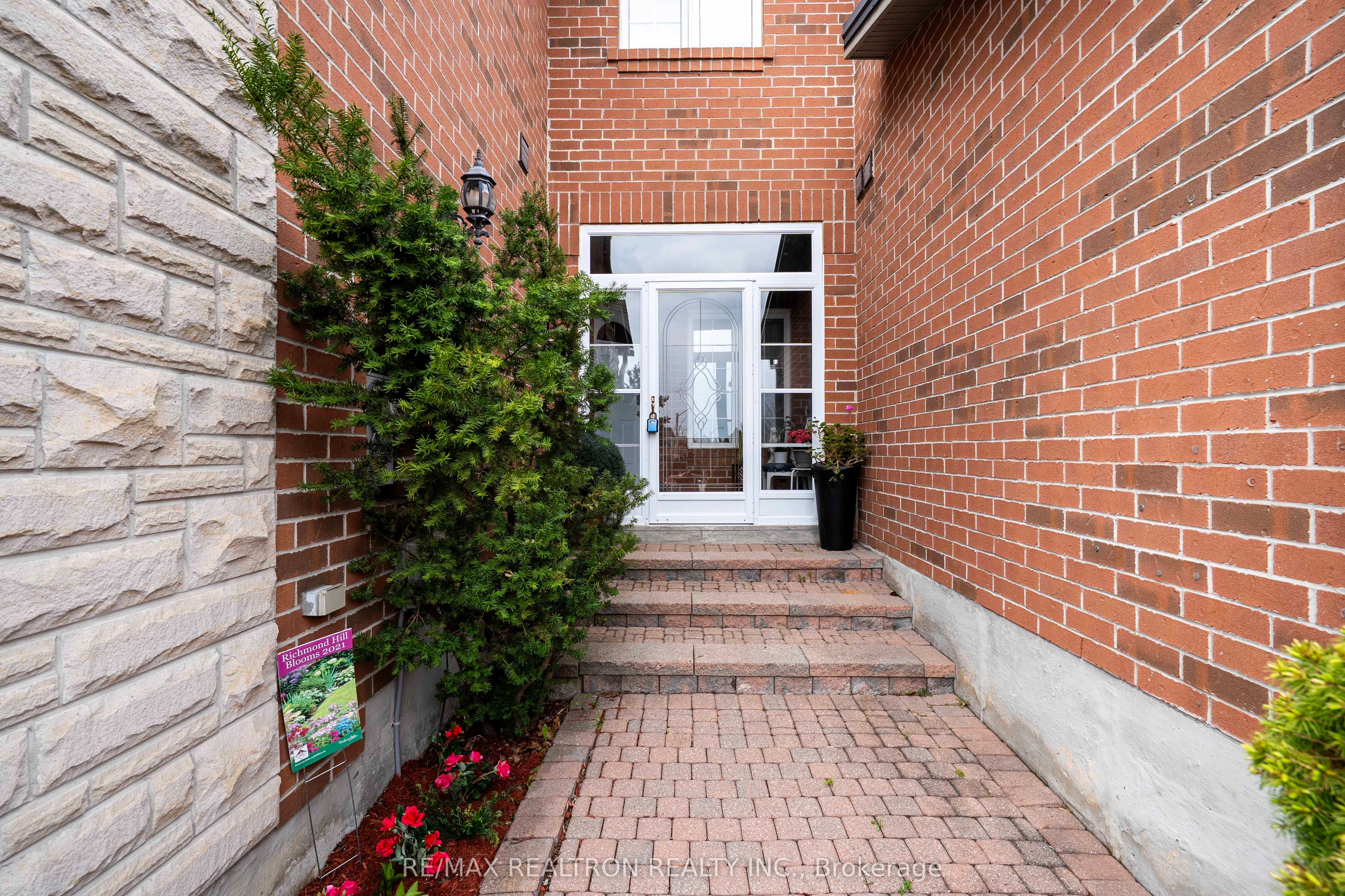 36 Edgemont Court Property Photo 4