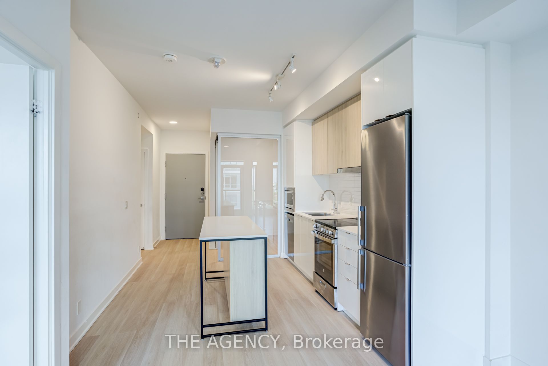 30 Upper Mall Way 1108 Property Photo 1