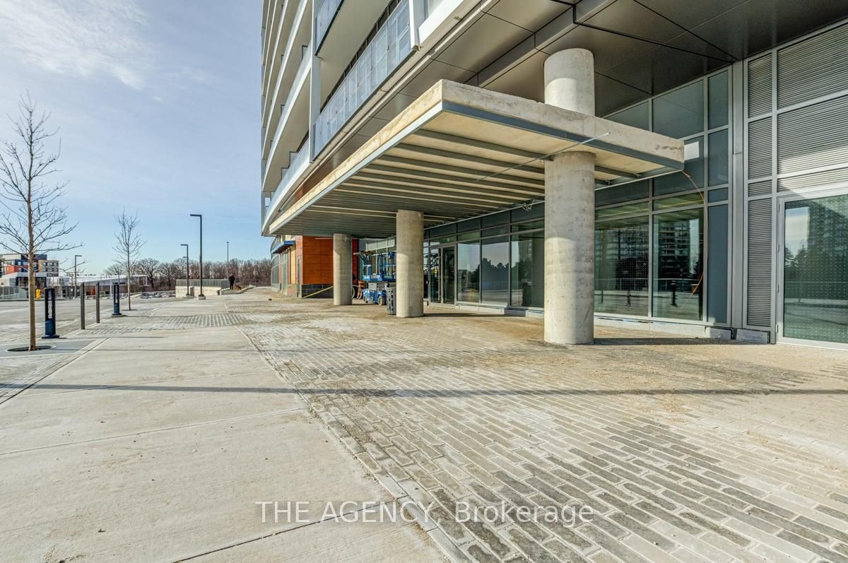 30 Upper Mall Way 1108 Property Photo 3