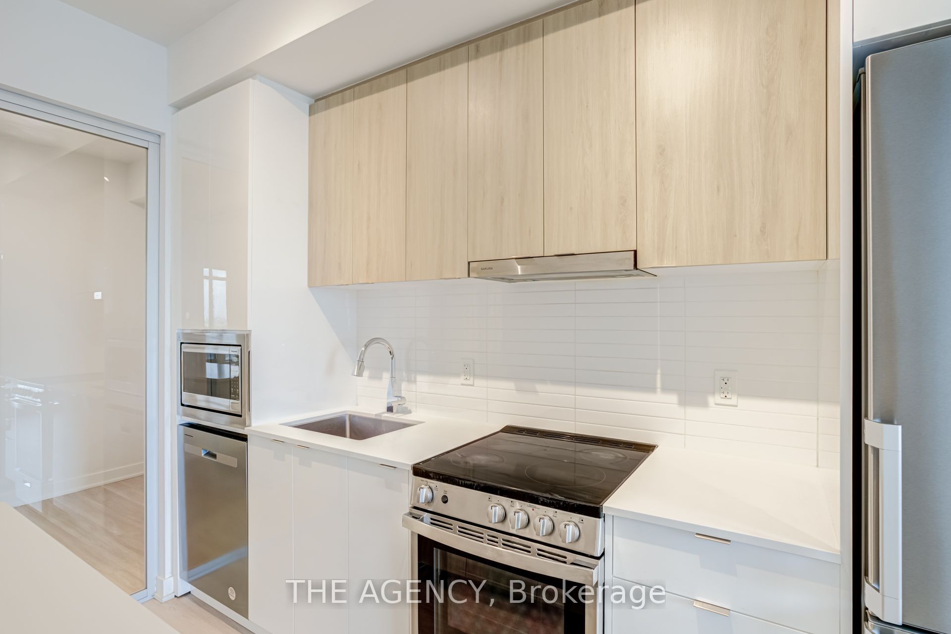 30 Upper Mall Way 1108 Property Photo 3