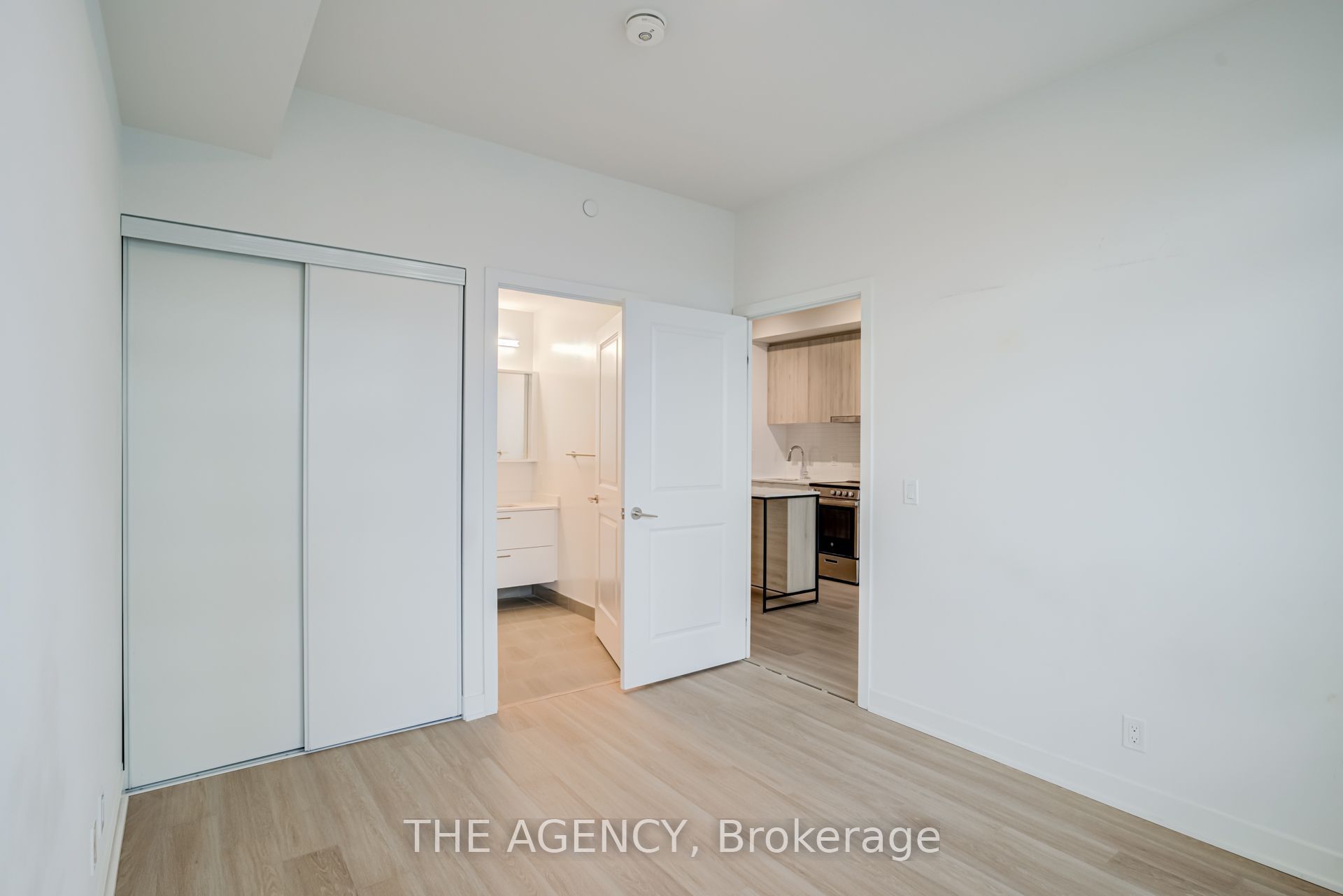 30 Upper Mall Way 1108 Property Photo 12