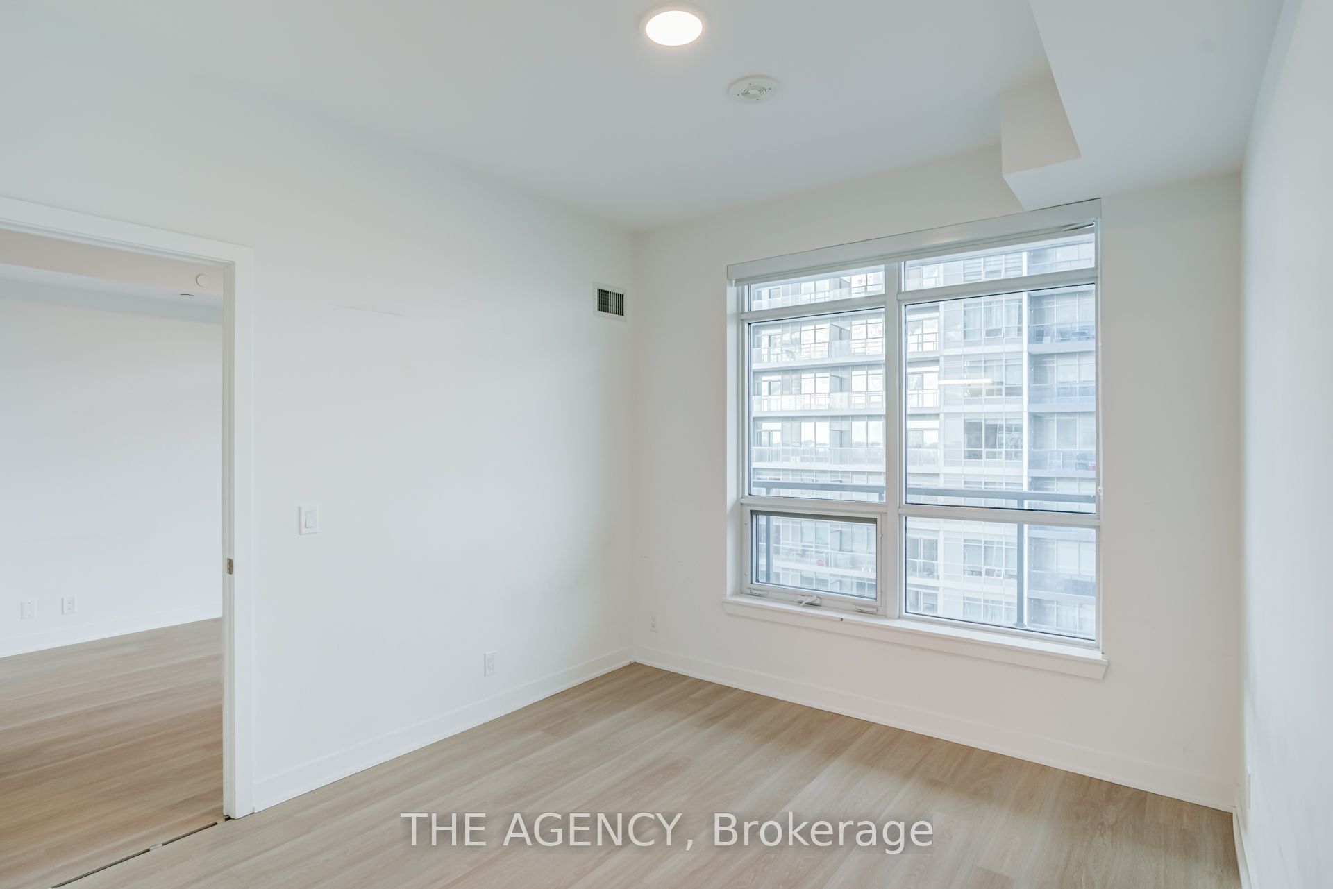 30 Upper Mall Way 1108 Property Photo 14