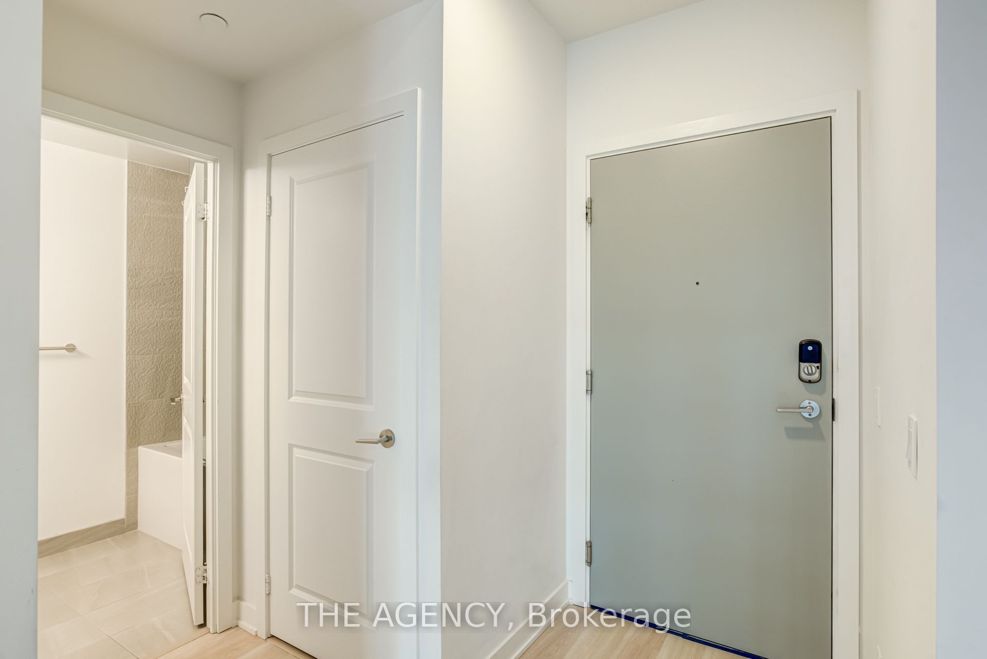 30 Upper Mall Way 1108 Property Photo 19
