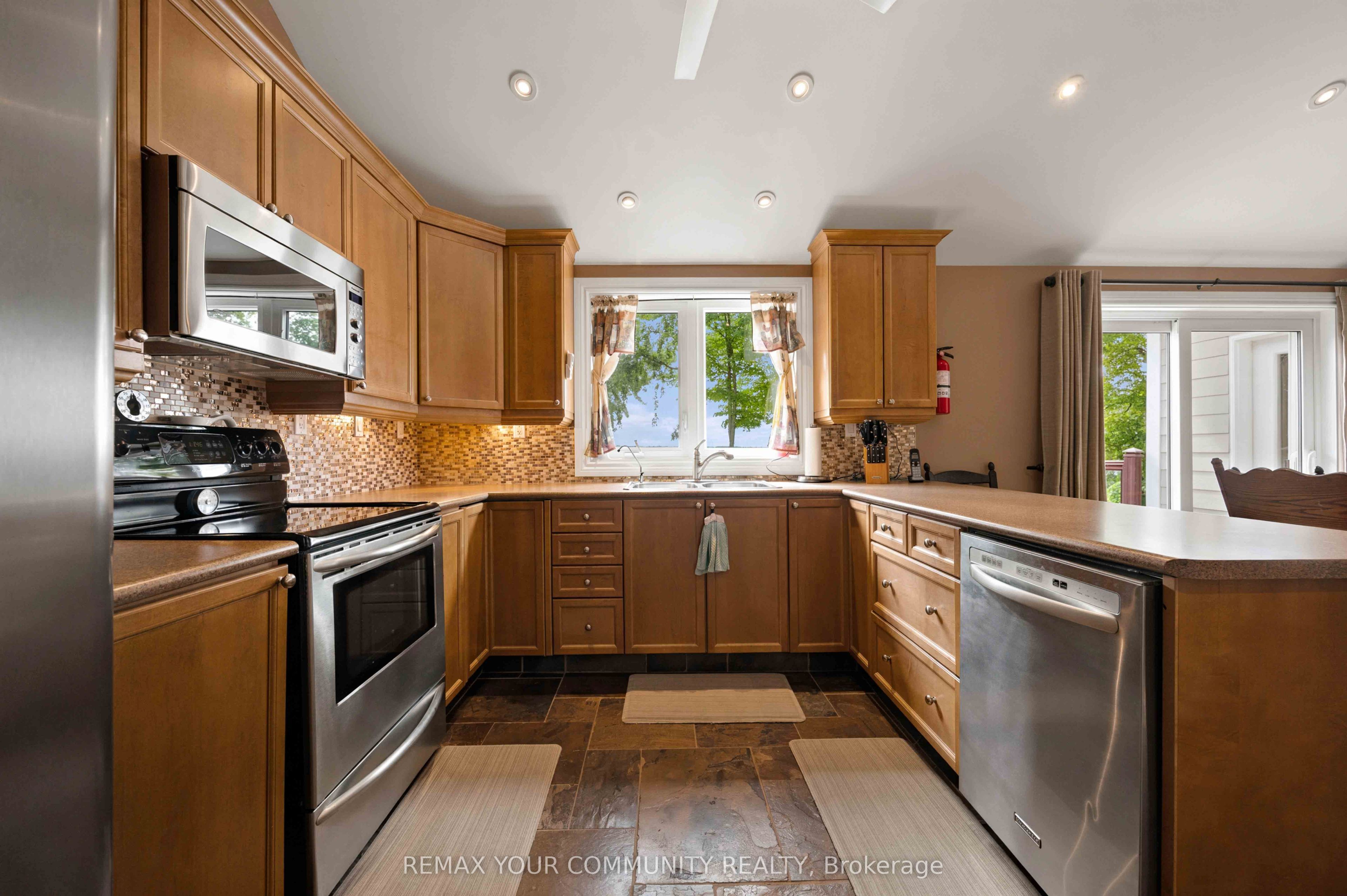 386 Bear Road Property Photo 11