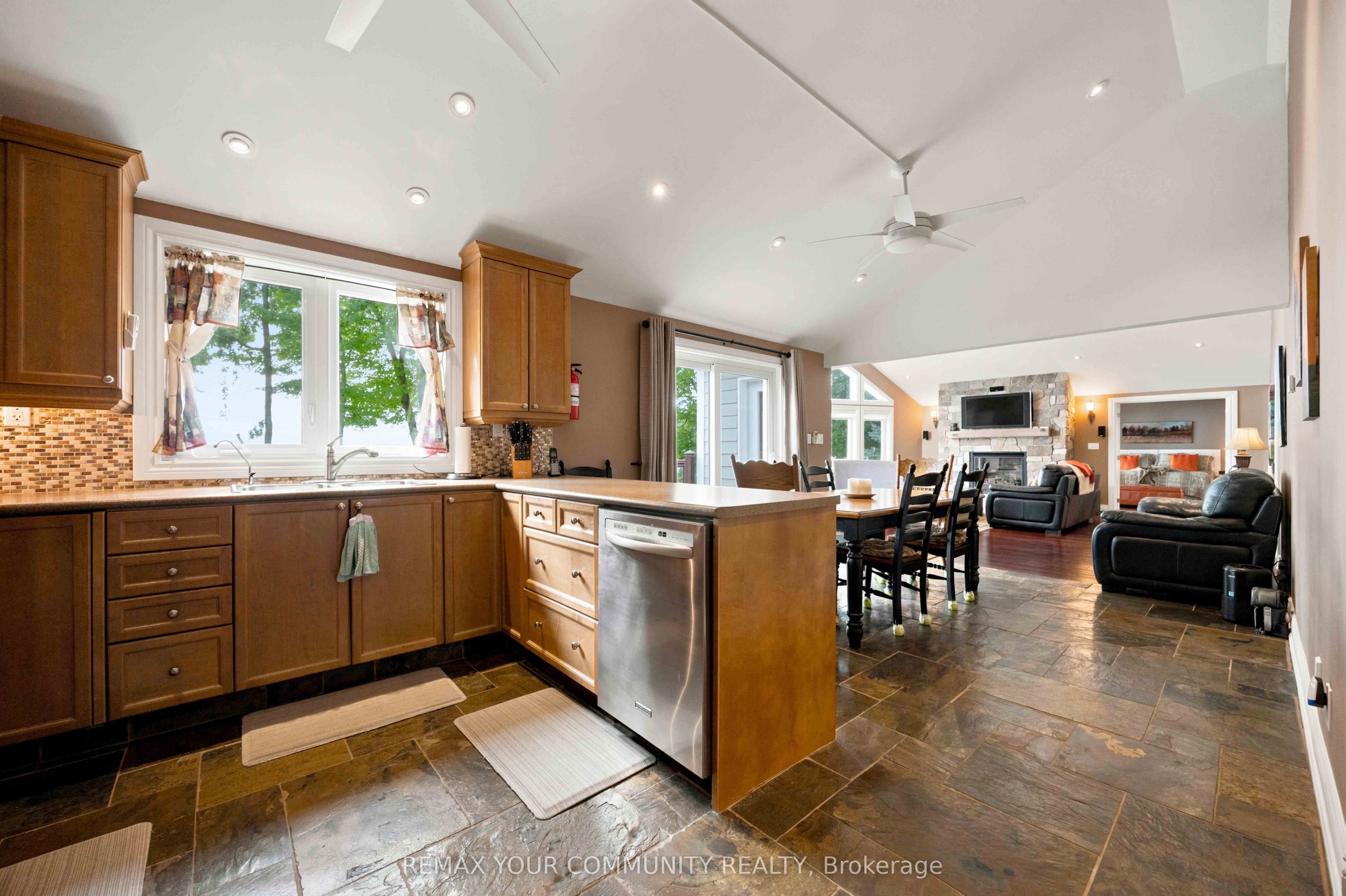 386 Bear Road Property Photo 12