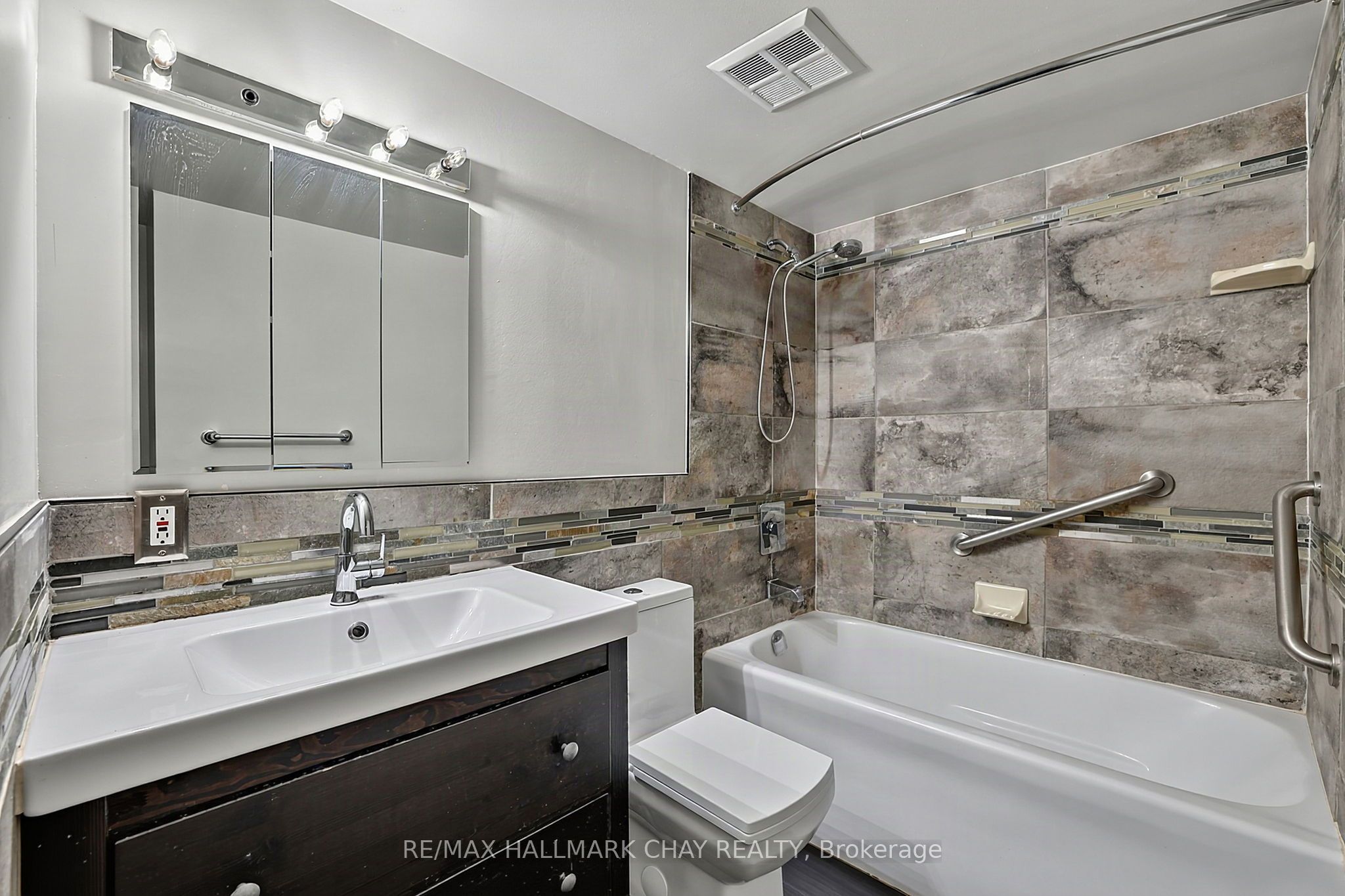 326 Major Mackenzie Drive E 705 Property Photo 8