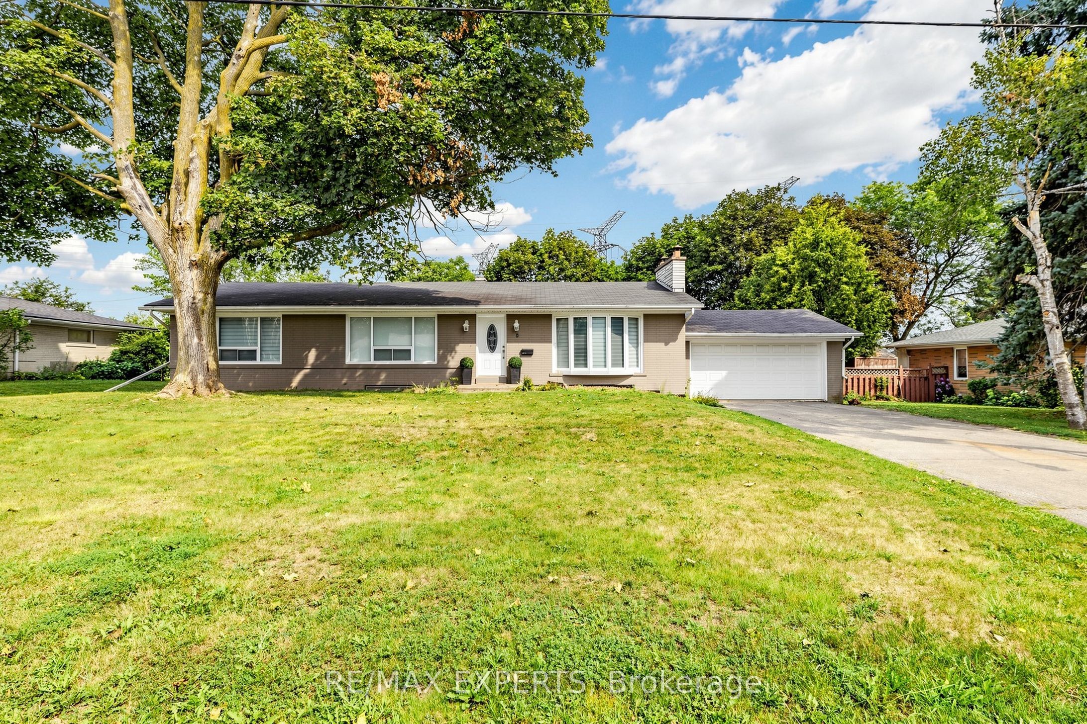 8 Longbridge Road Property Photo 1