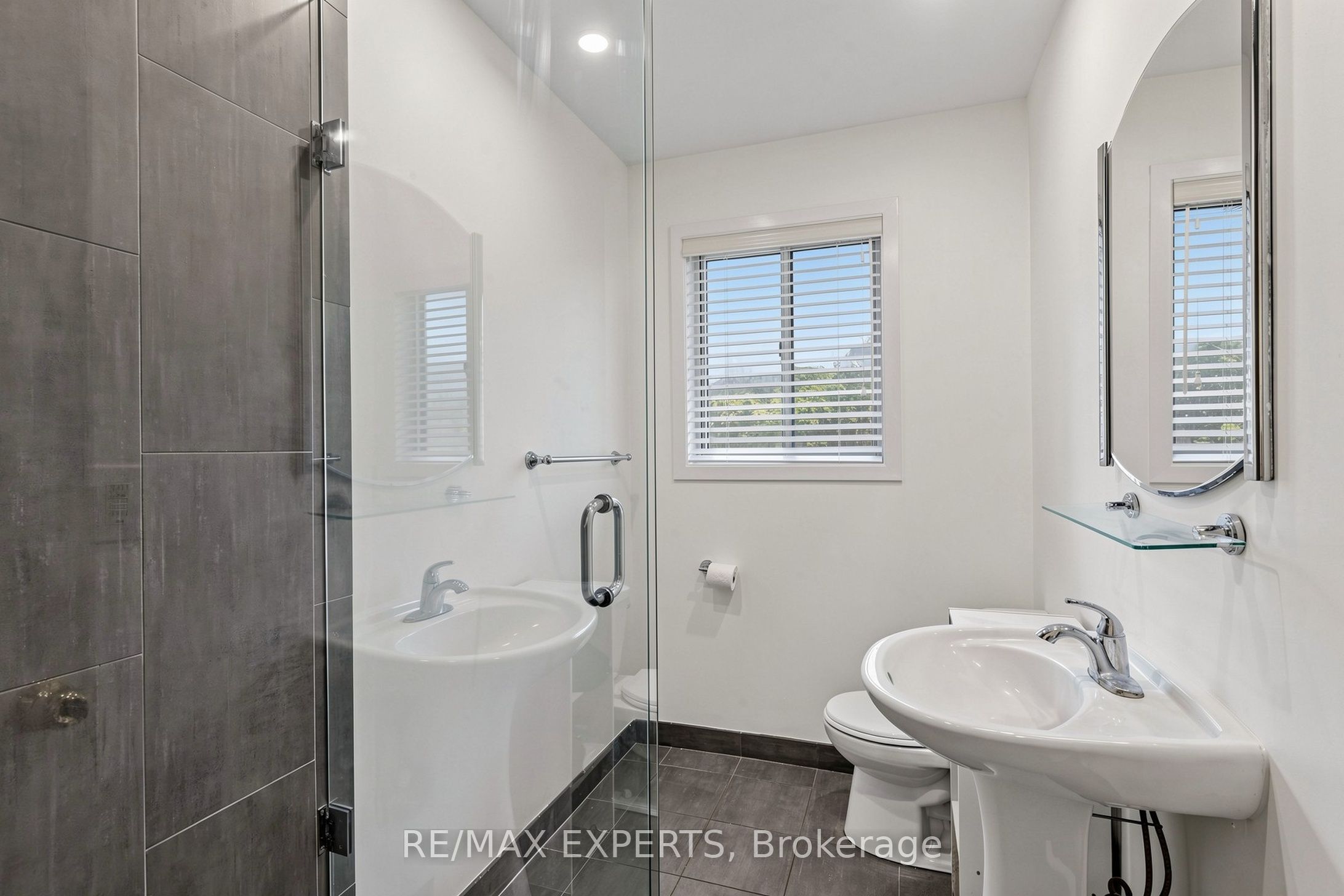 8 Longbridge Road Property Photo 27