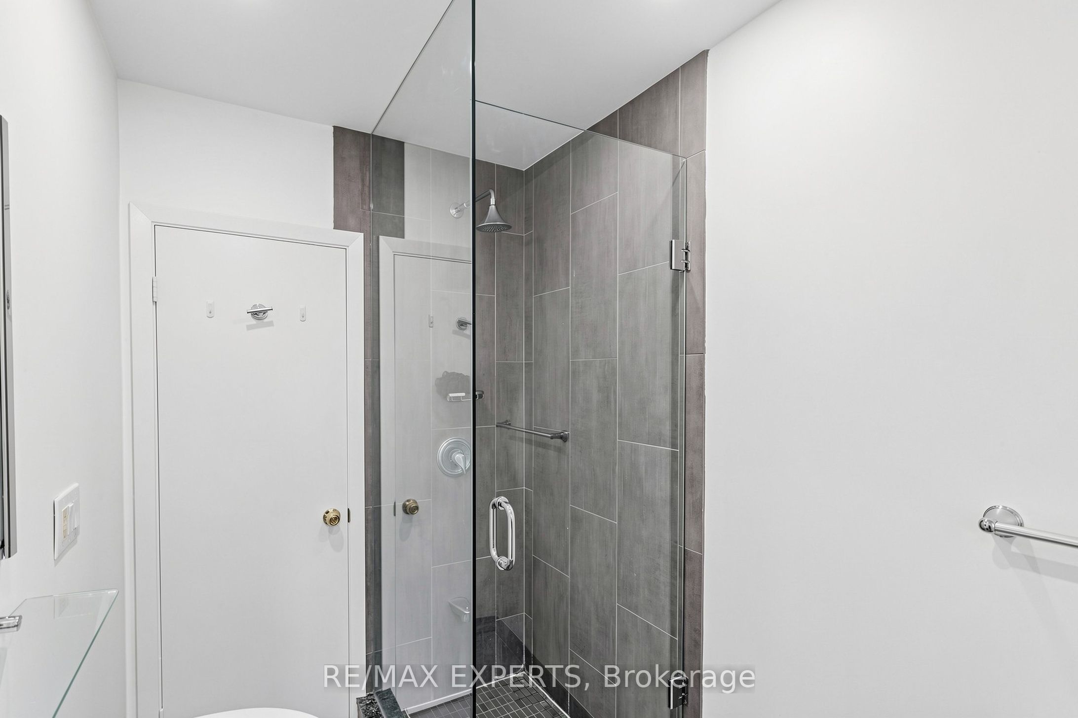 8 Longbridge Road Property Photo 28