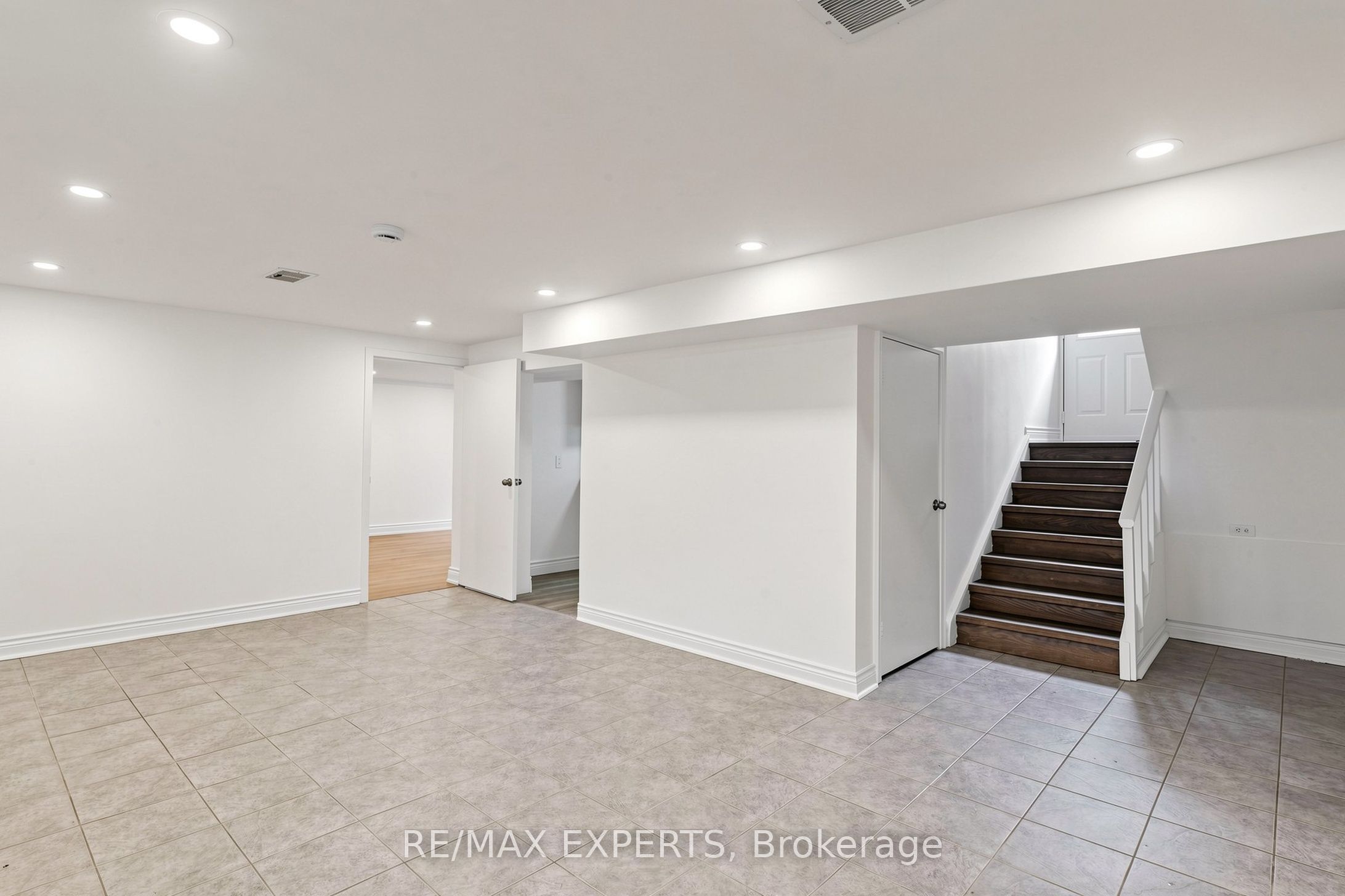 8 Longbridge Road Property Photo 32