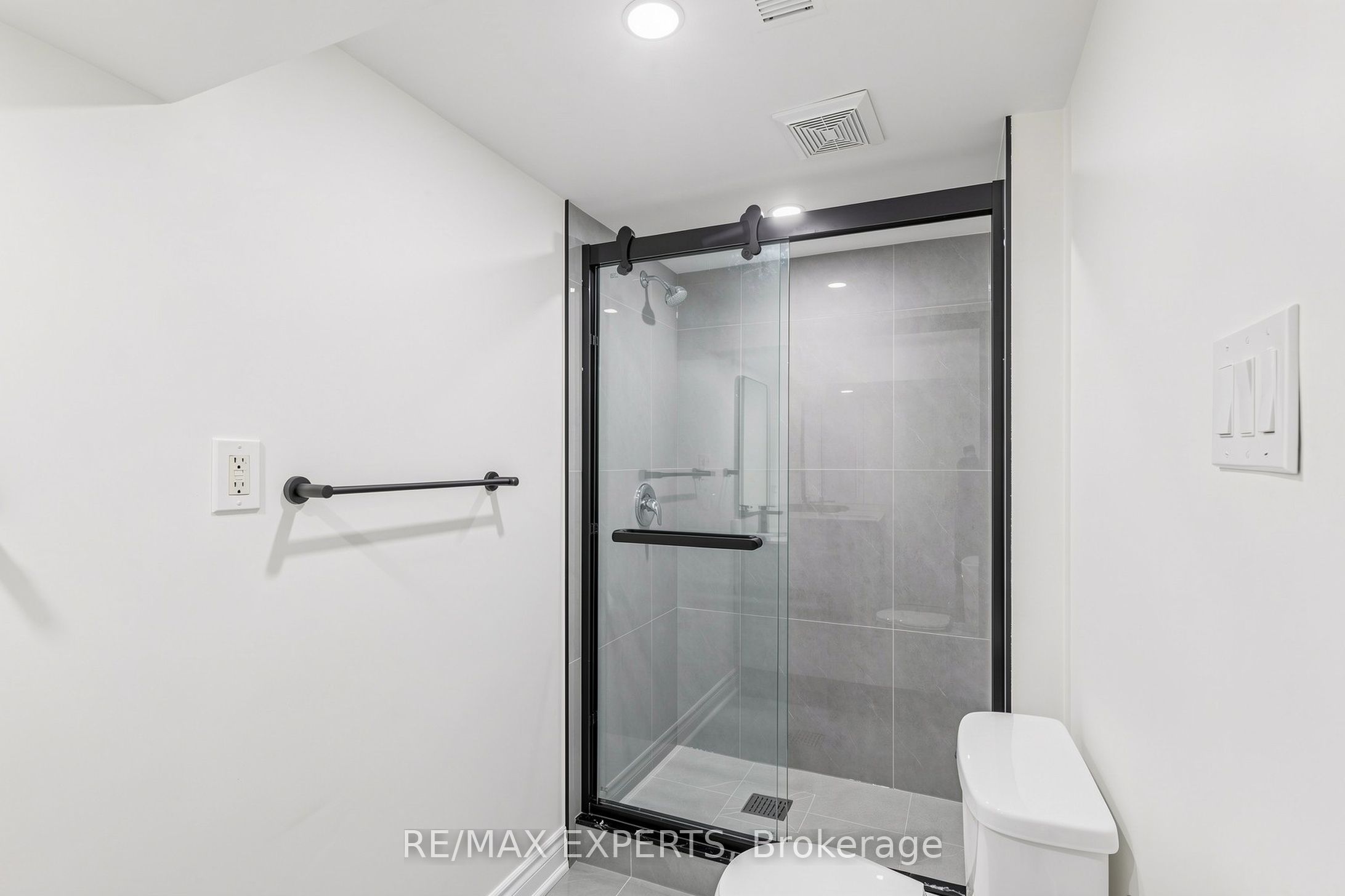 8 Longbridge Road Property Photo 37