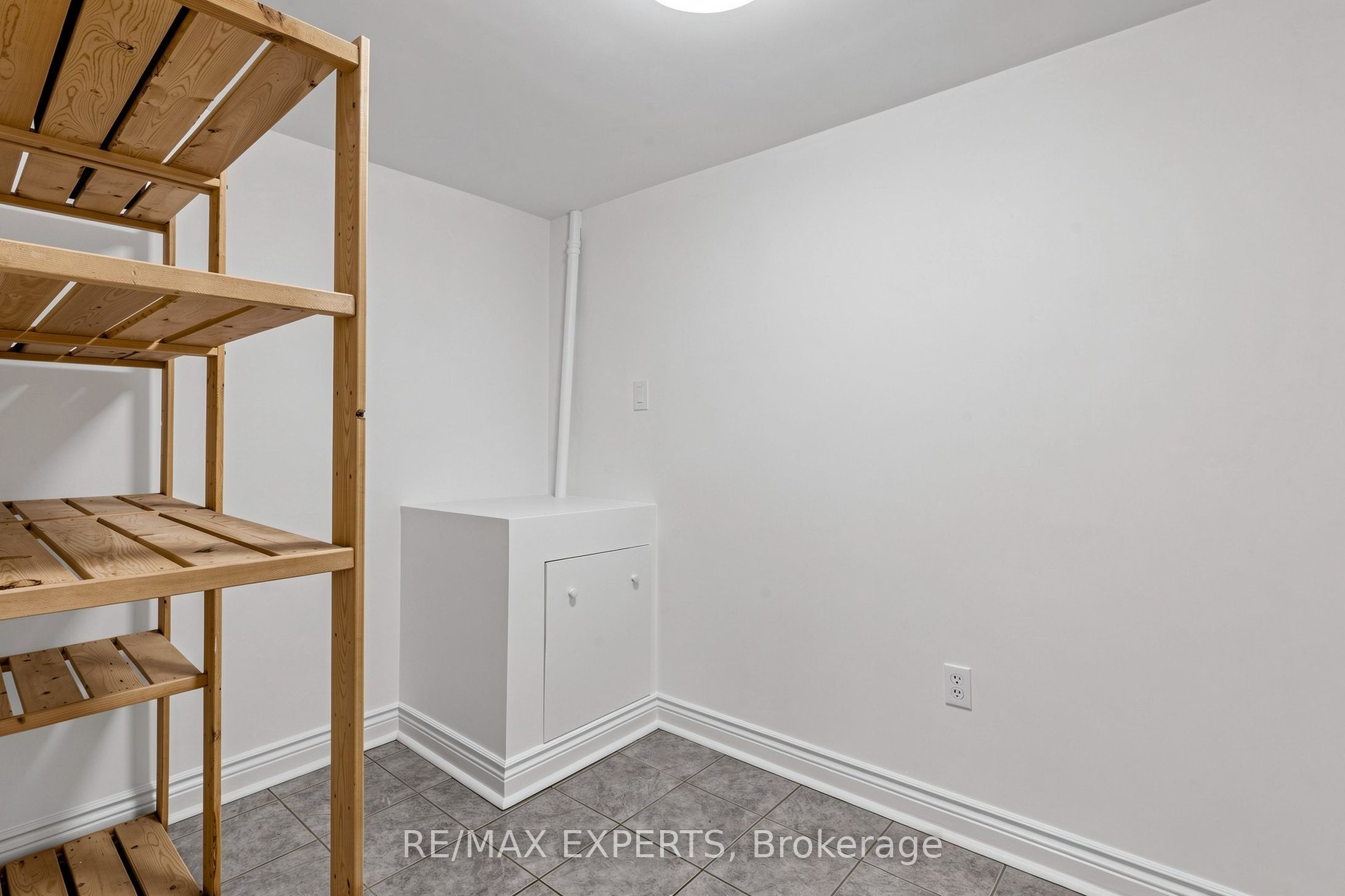 8 Longbridge Road Property Photo 39