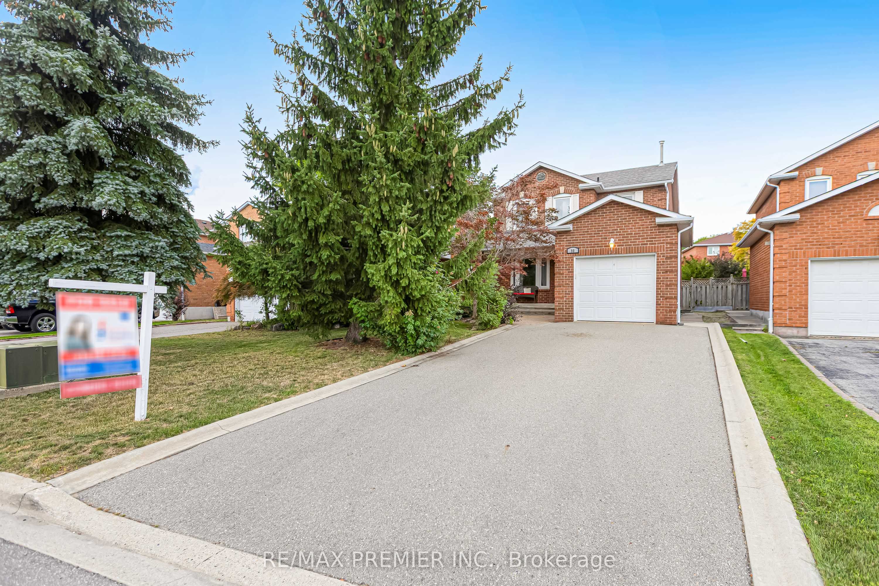 90 Pentland Crescent Property Photo 1