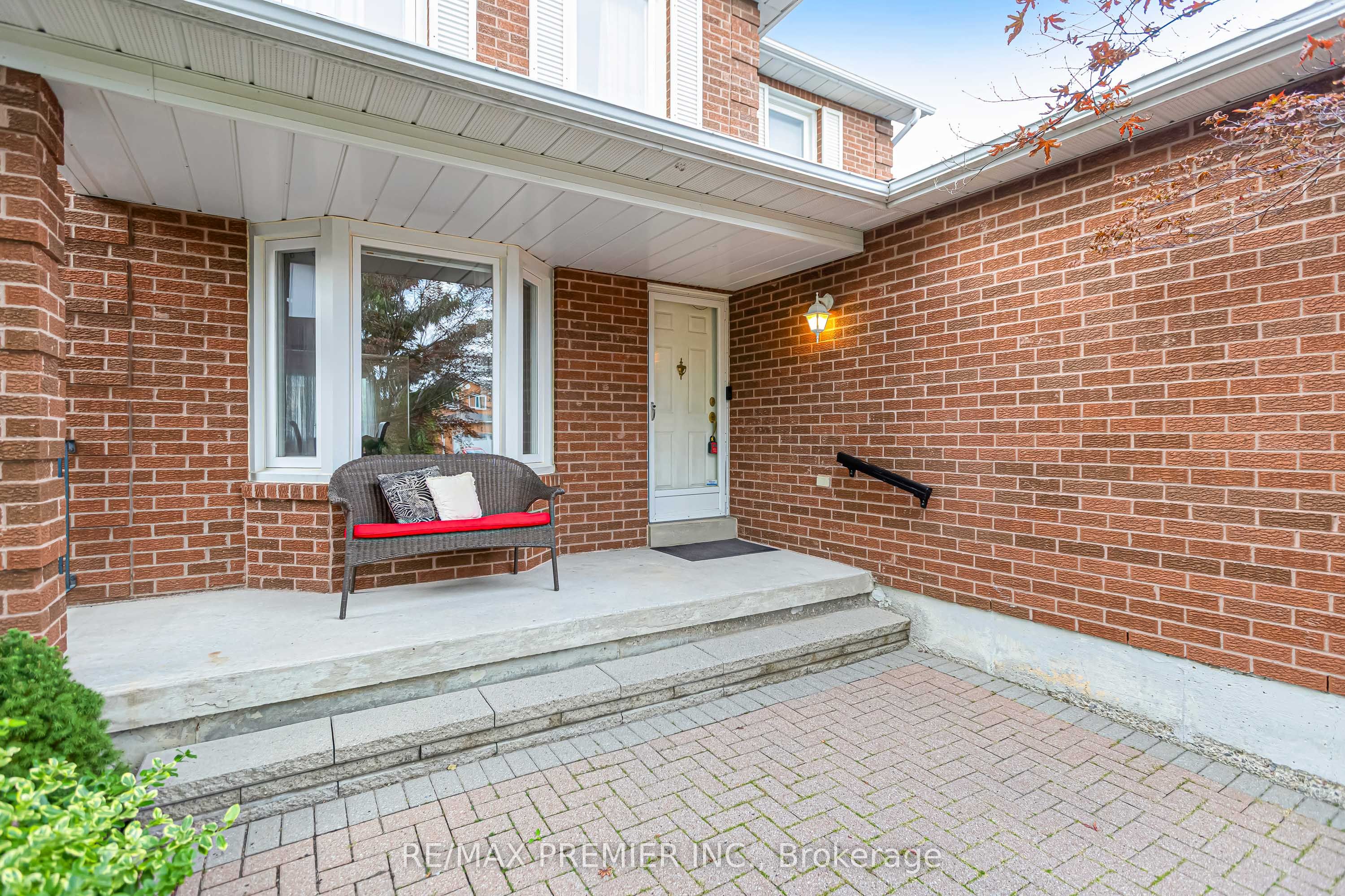 90 Pentland Crescent Property Photo 3