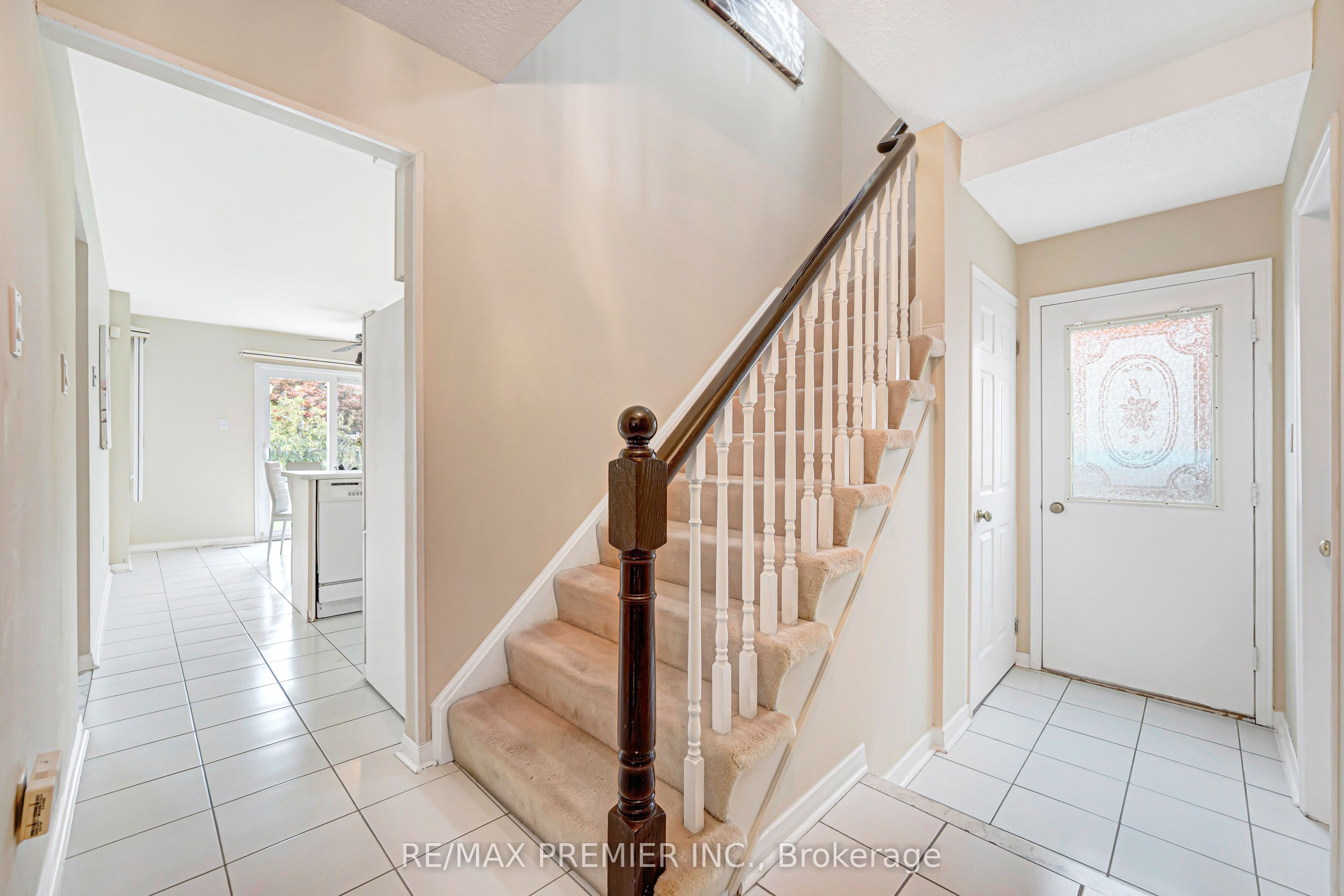 90 Pentland Crescent Property Photo 6