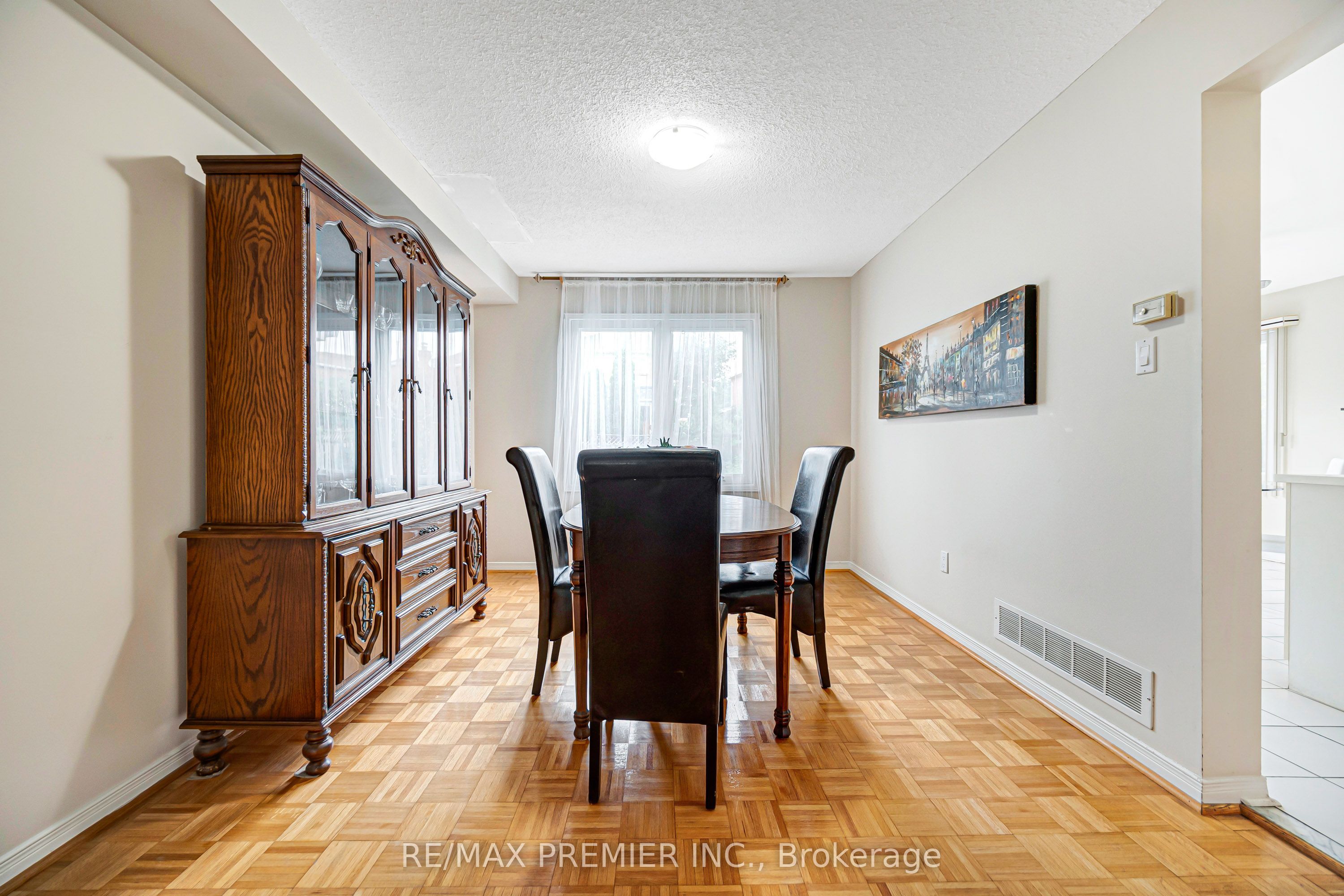 90 Pentland Crescent Property Photo 13