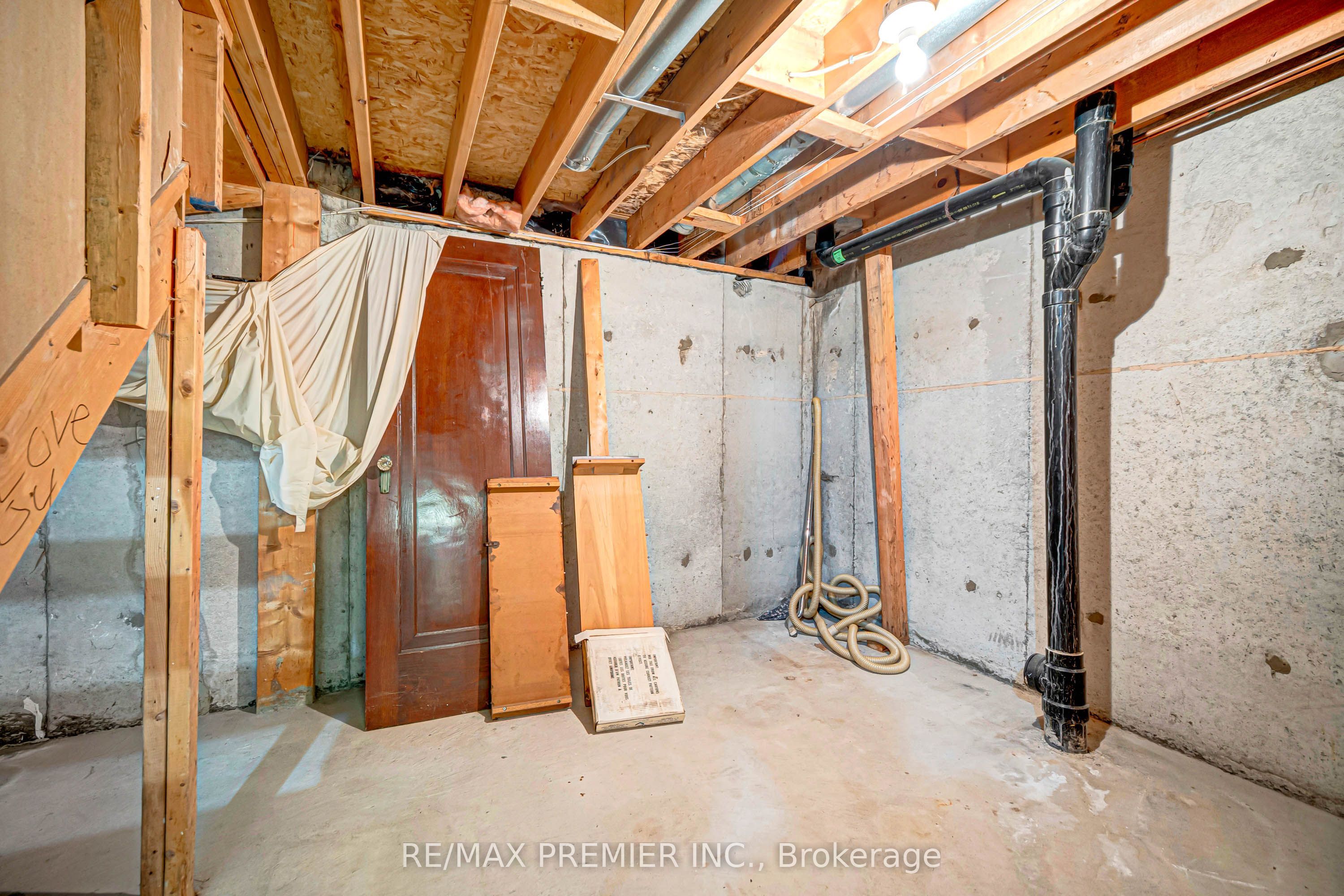 90 Pentland Crescent Property Photo 41