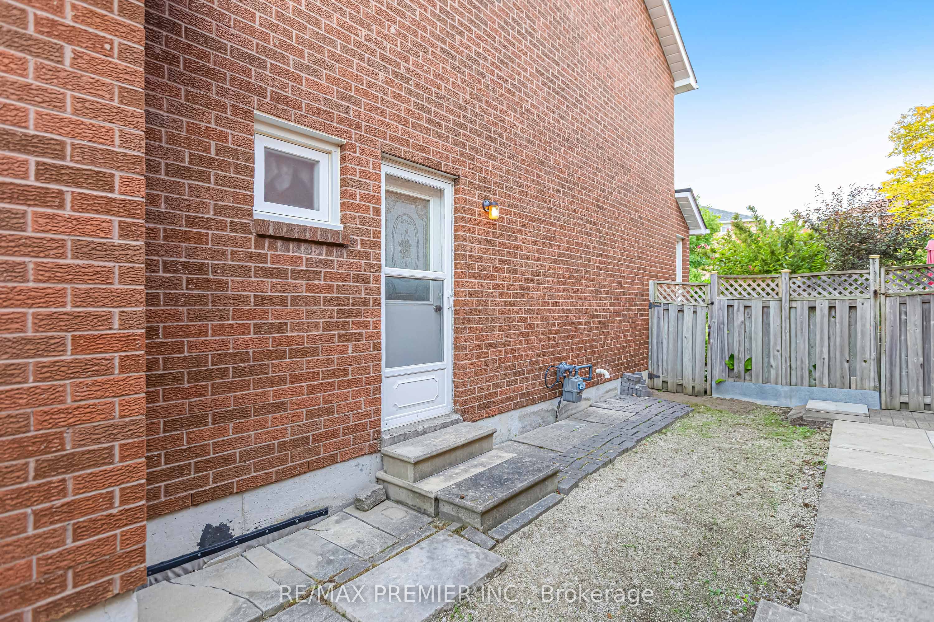 90 Pentland Crescent Property Photo 43