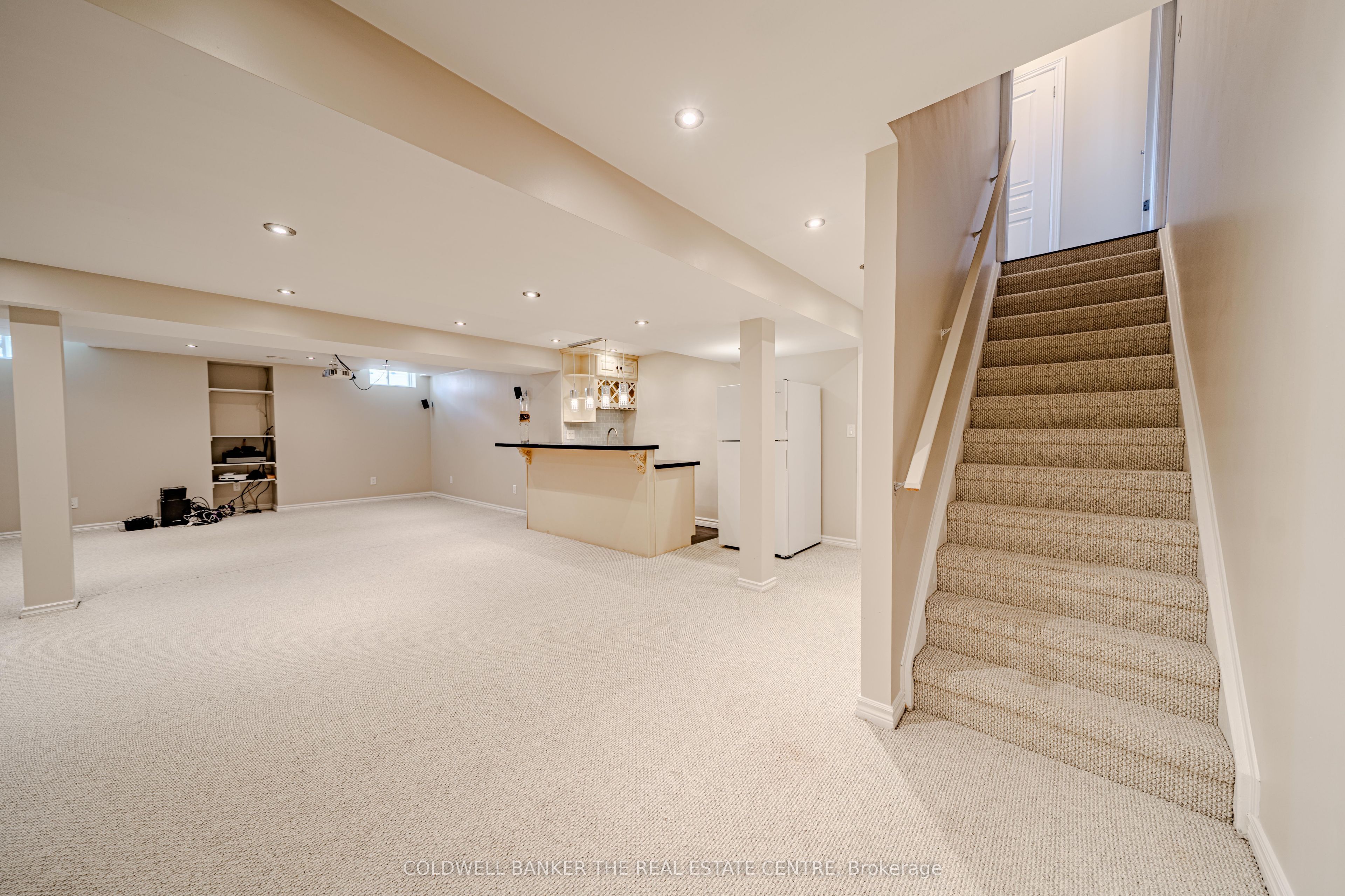 15 Military Court Property Photo 33