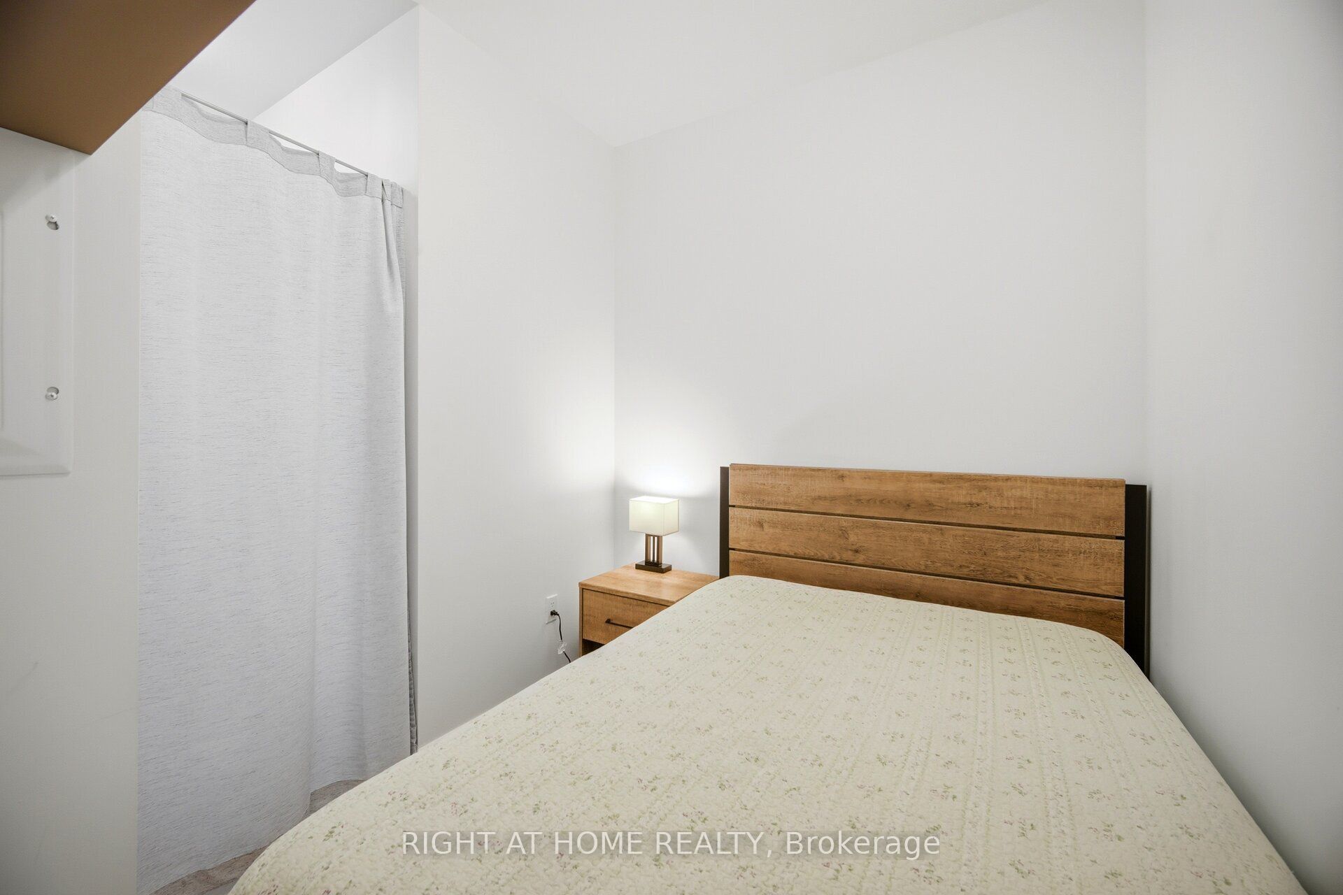 2908 Highway 7 Road 1704 Property Photo 25