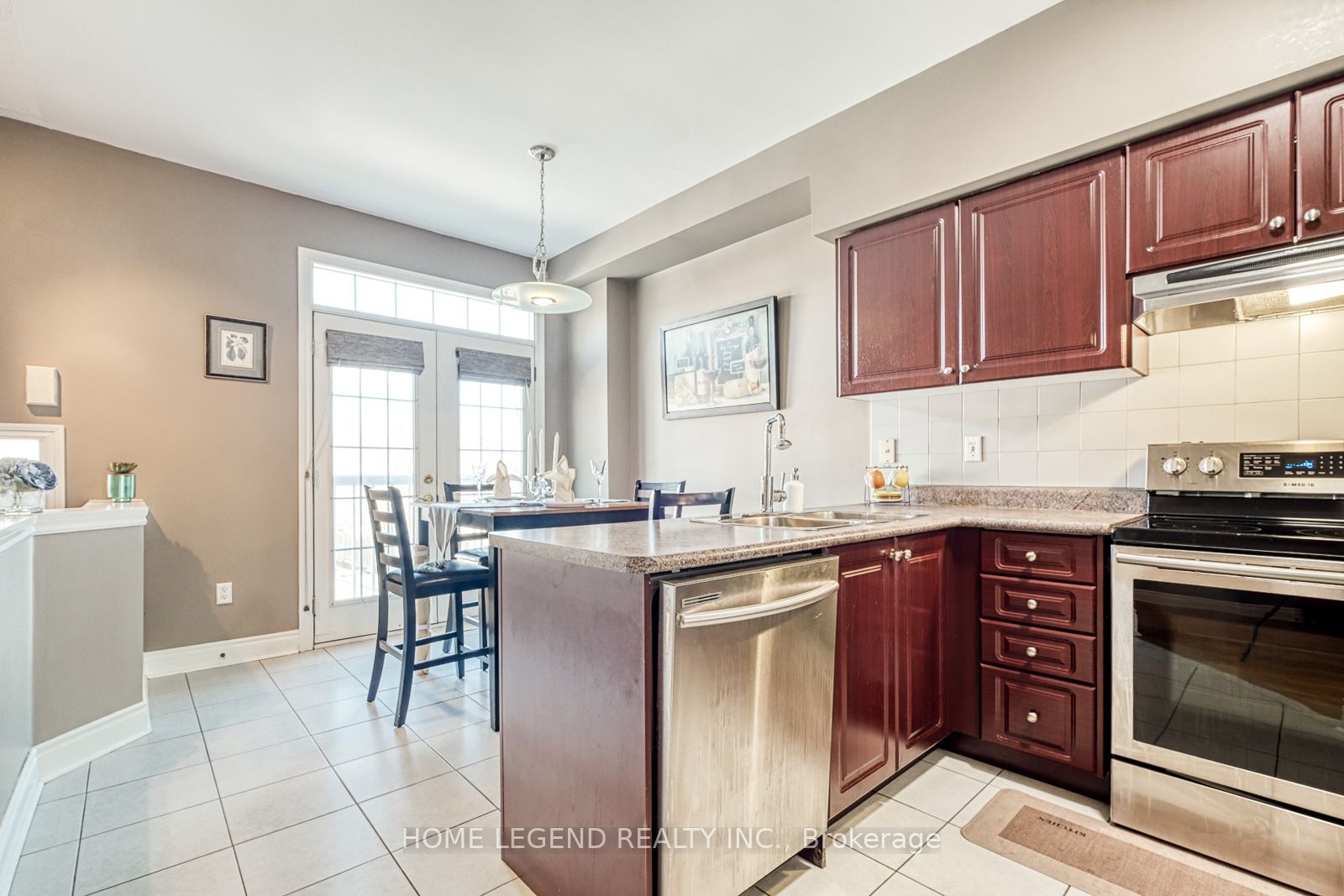 28 Loring Doolittle Court Property Photo 7