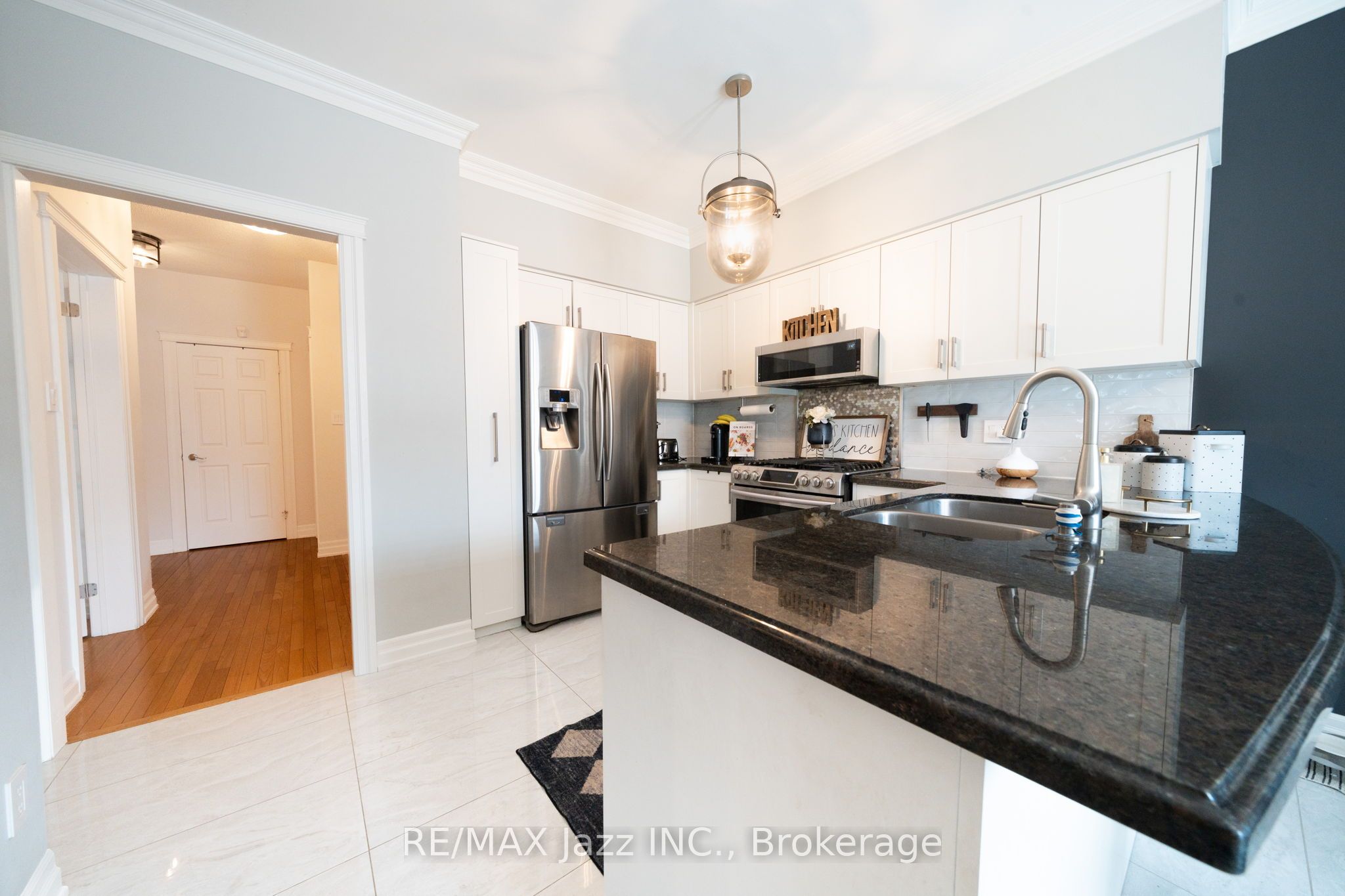 550 Bert Budd Avenue Property Photo 12