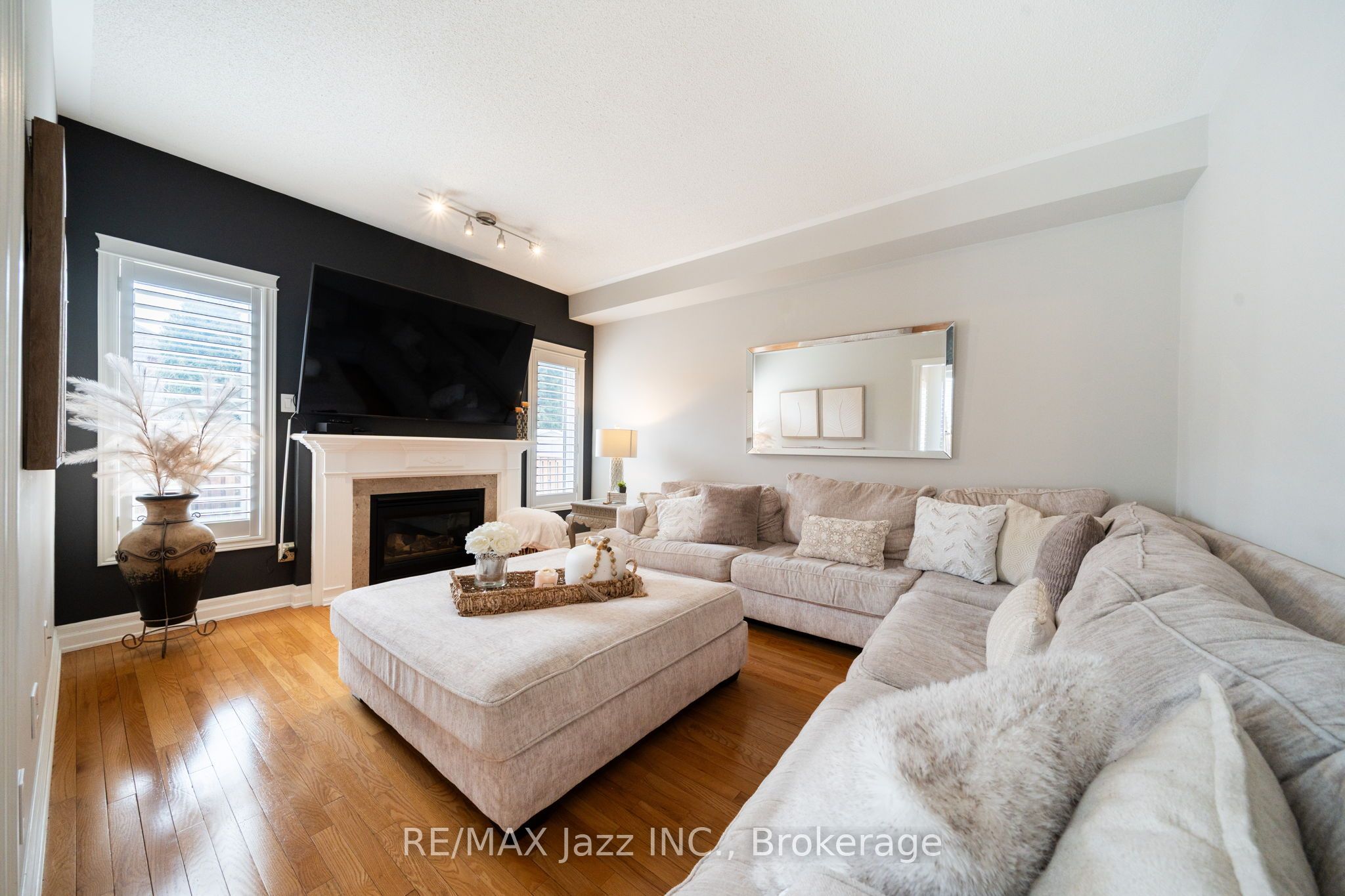 550 Bert Budd Avenue Property Photo 18