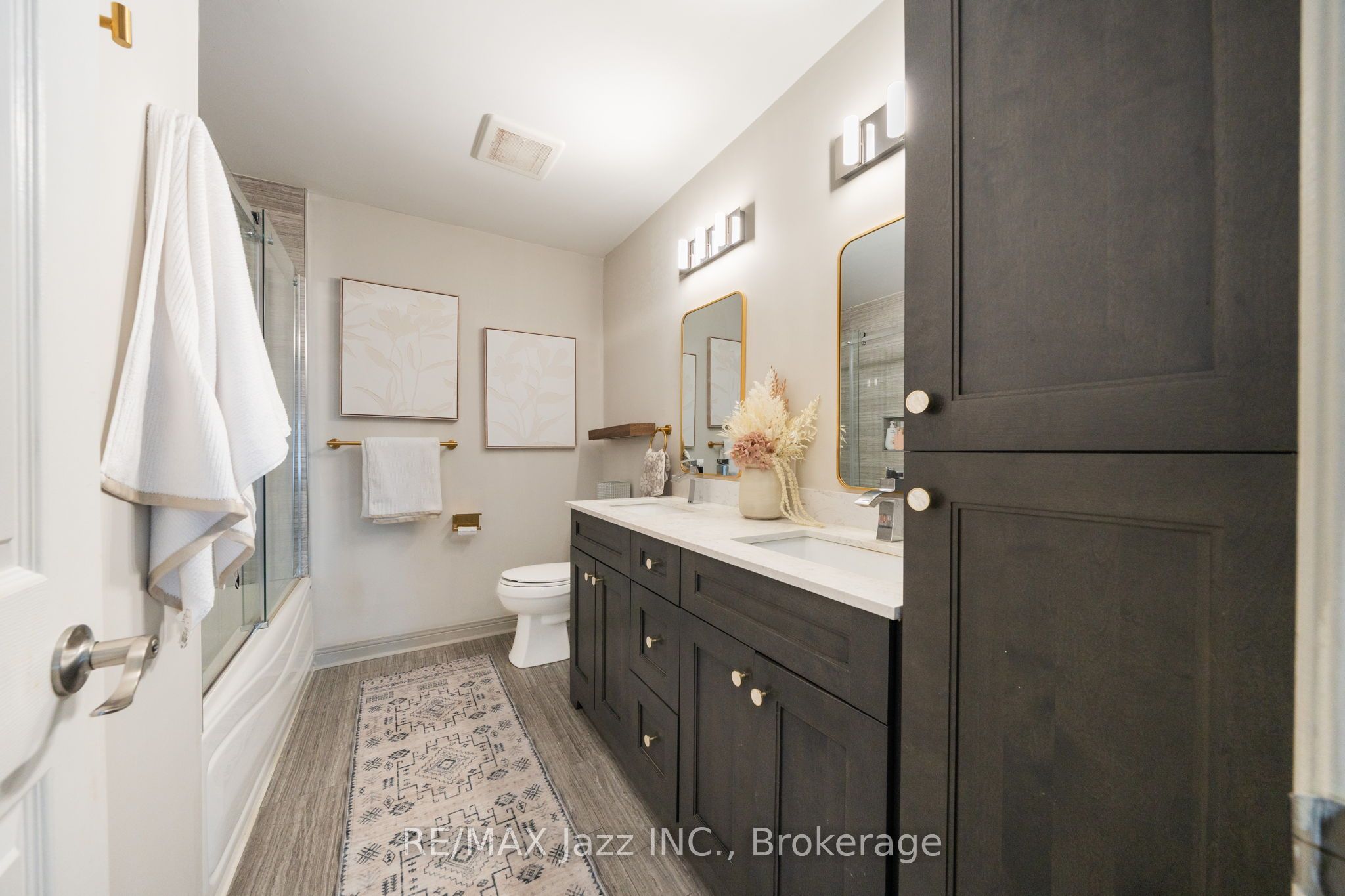 550 Bert Budd Avenue Property Photo 26