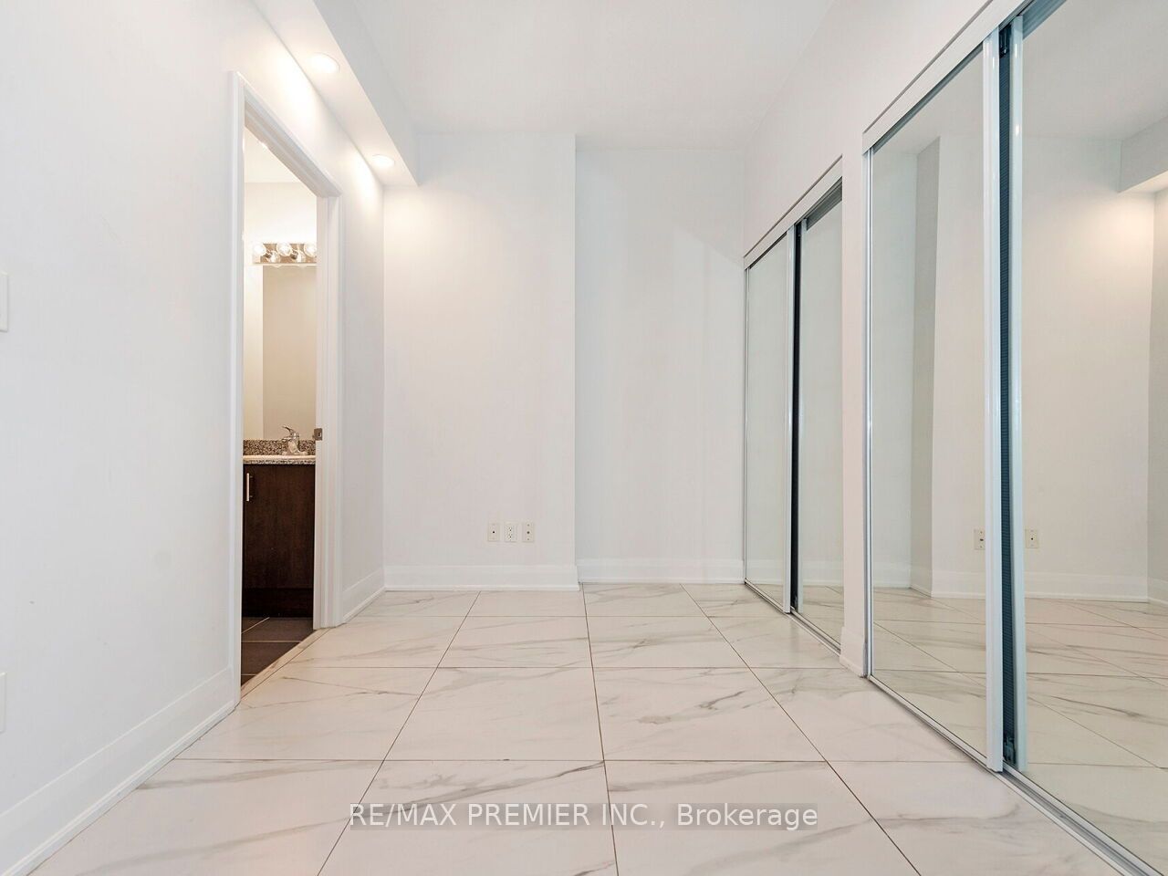 2900 Highway 7 1706 Property Photo 9