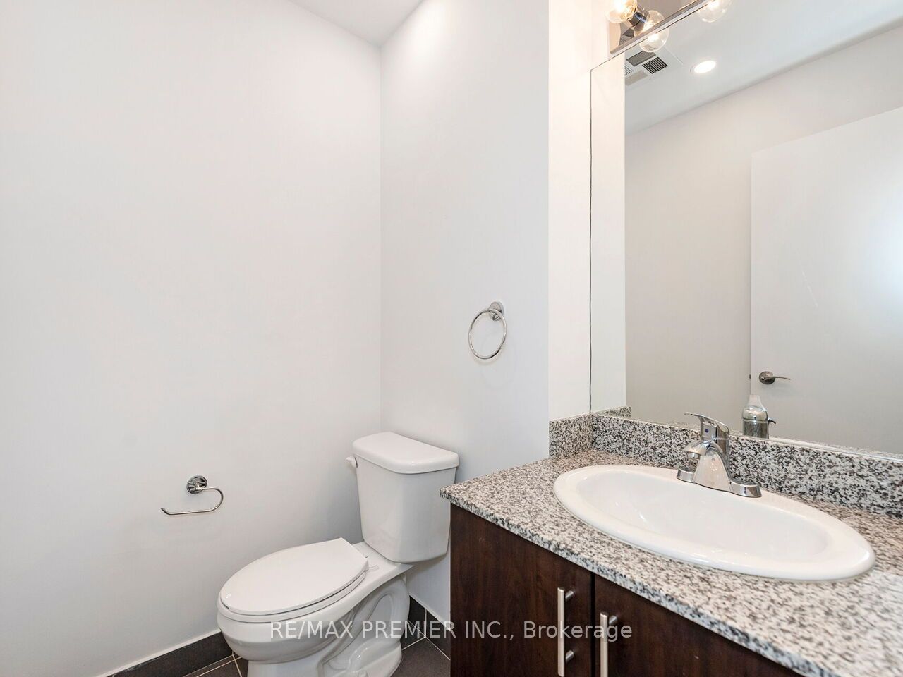 2900 Highway 7 1706 Property Photo 13