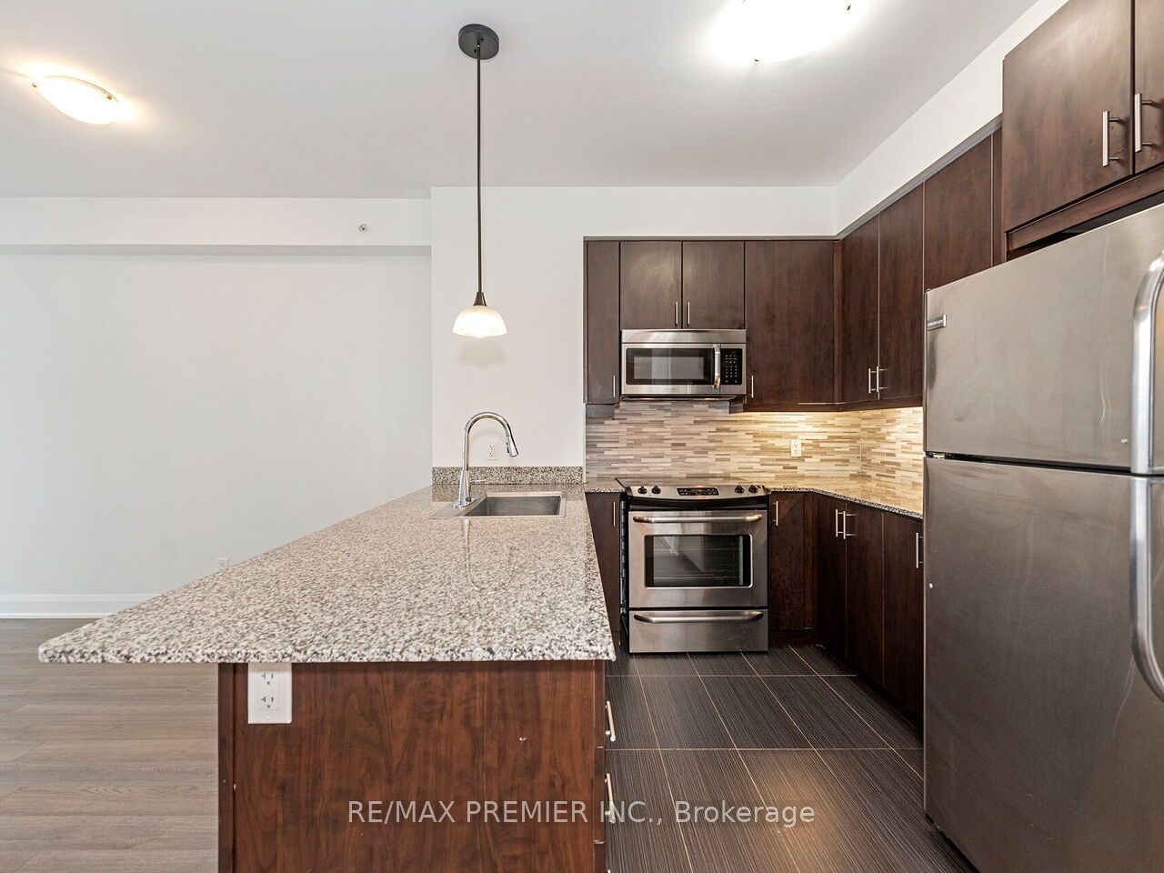 2900 Highway 7 1706 Property Photo 16