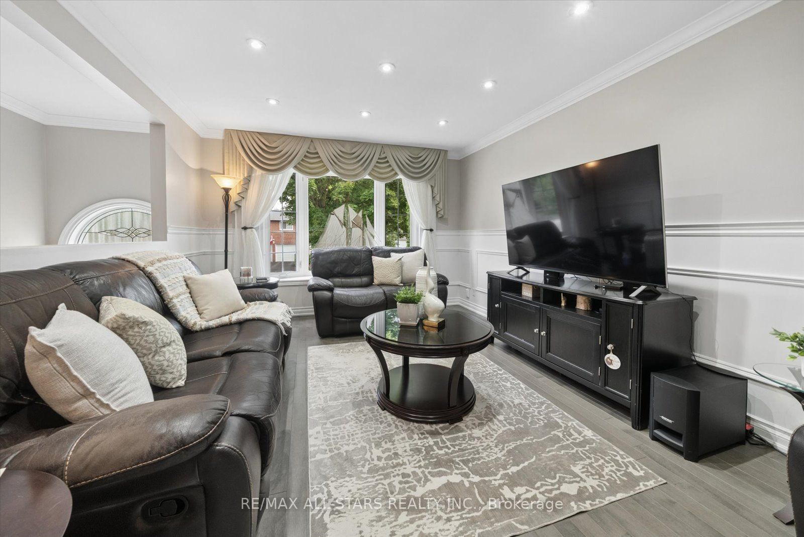 31 Crown Crescent Property Photo 8