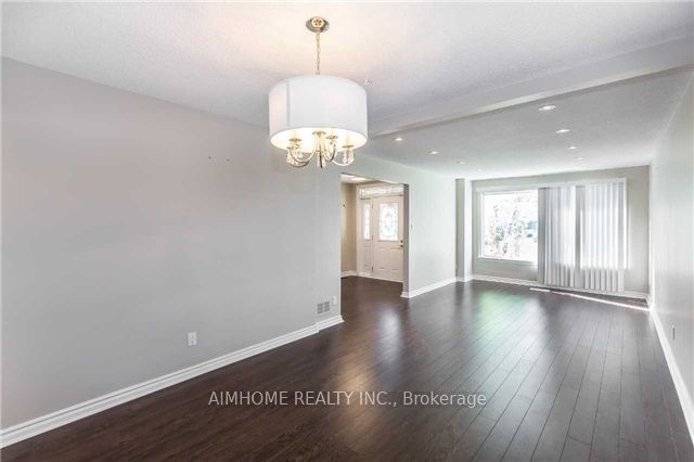 34 Hagerman Boulevard Property Photo 3