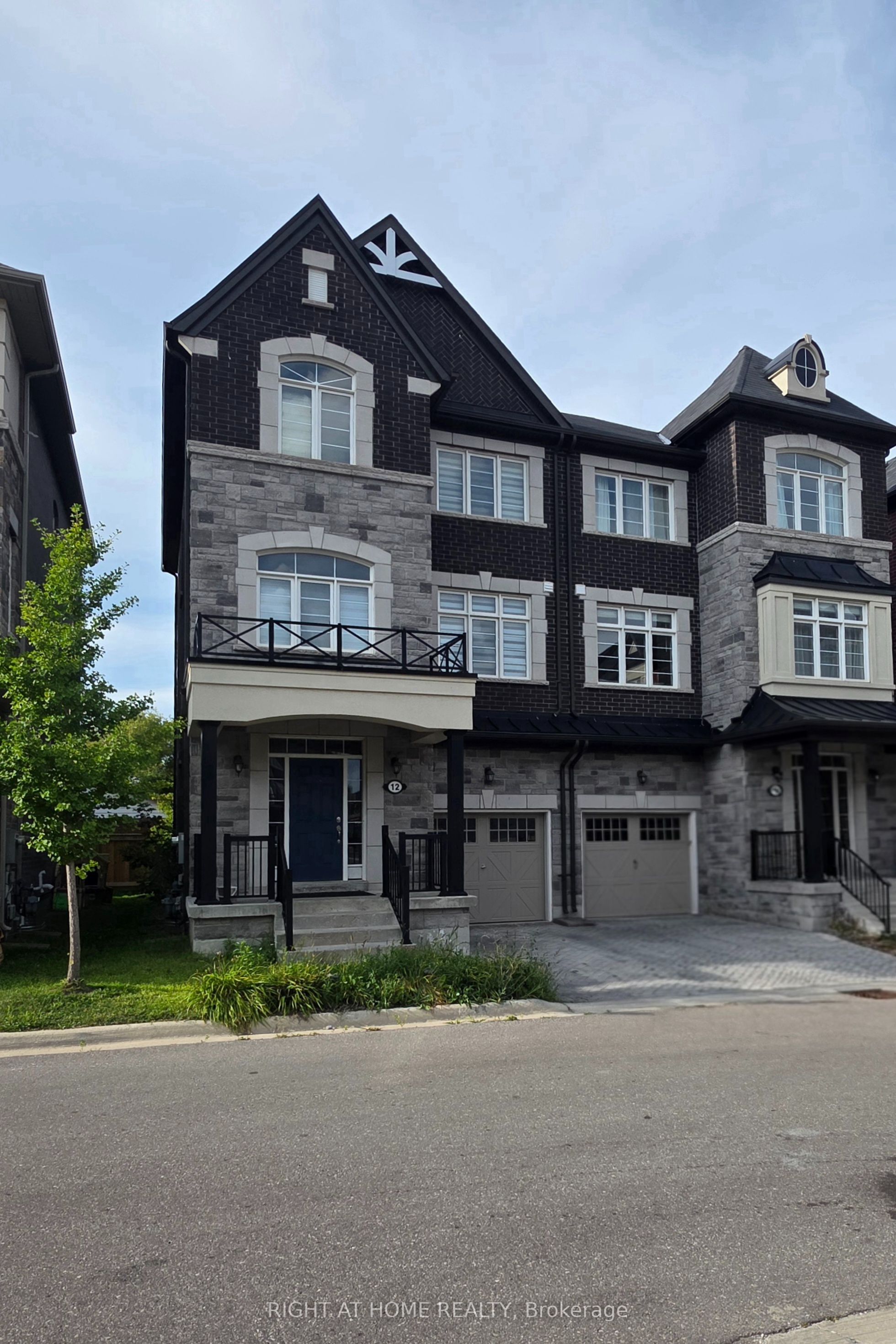 12 Globemaster Lane Property Photo 2