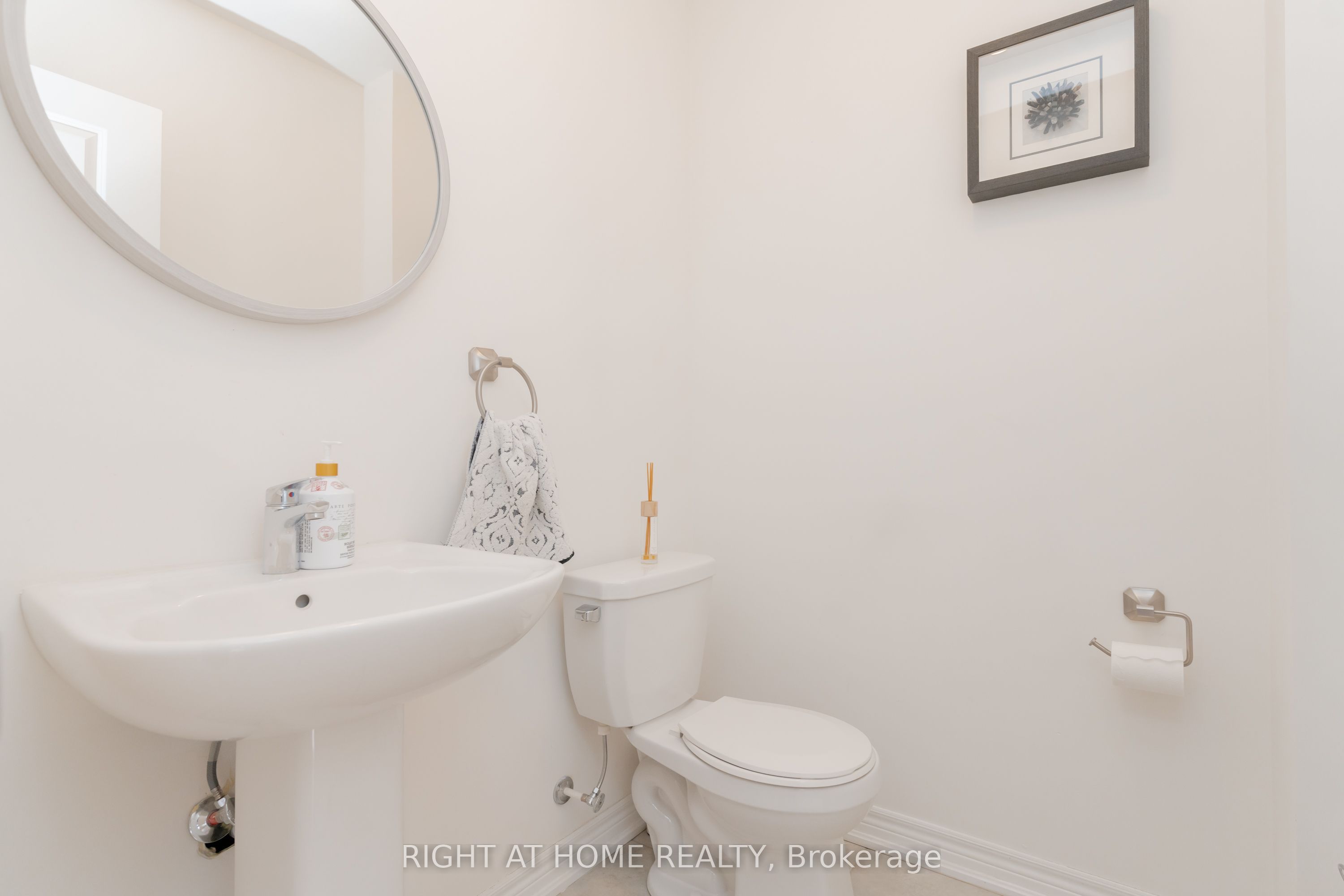 12 Globemaster Lane Property Photo 13