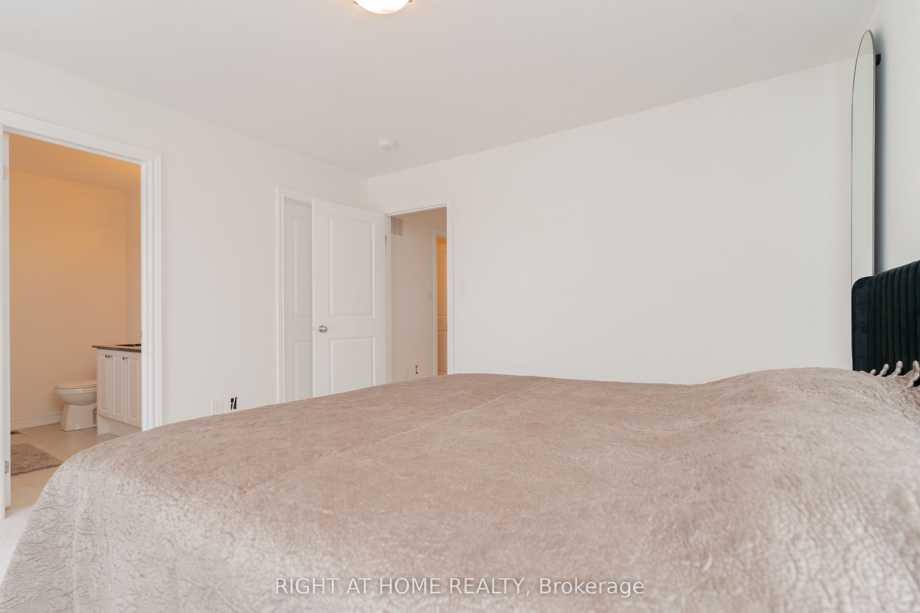 12 Globemaster Lane Property Photo 21