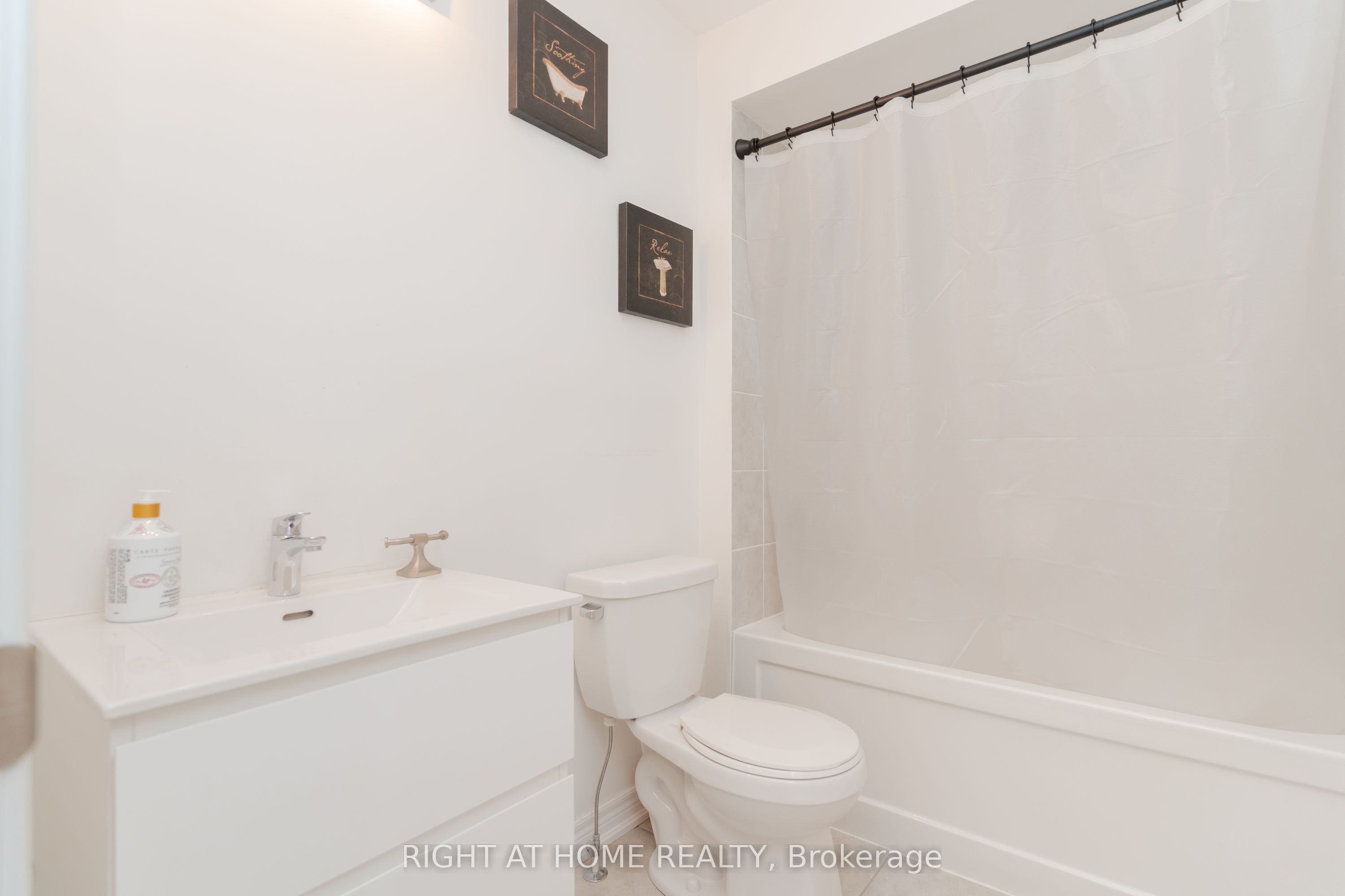12 Globemaster Lane Property Photo 28