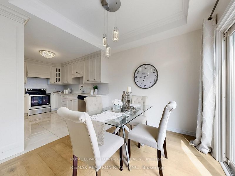 60 Colombo Crescent Main Property Photo 6