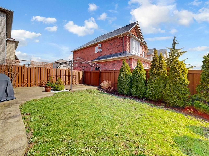 60 Colombo Crescent Main Property Photo 16