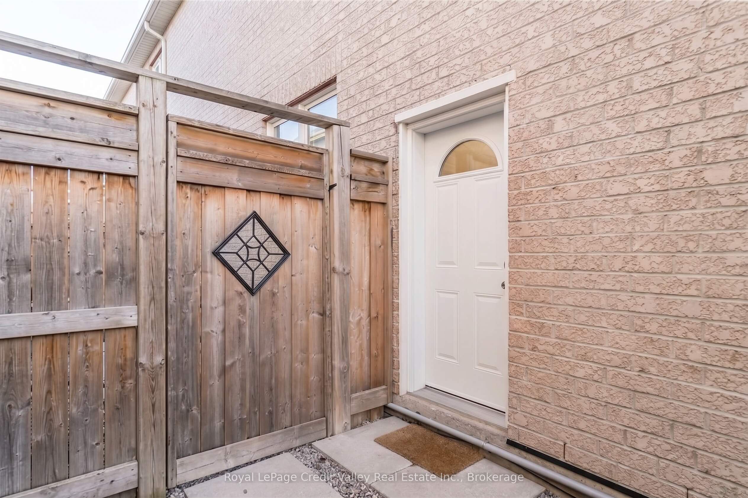9 Old Field Crescent (bsmt) Property Photo 2