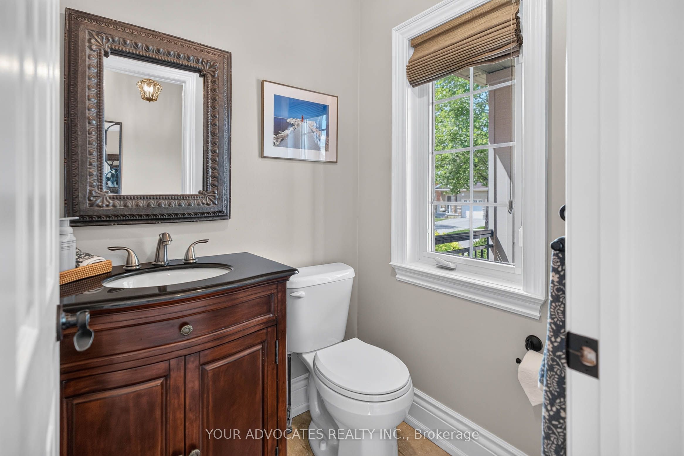 228 Twin Hills Crescent Property Photo 6