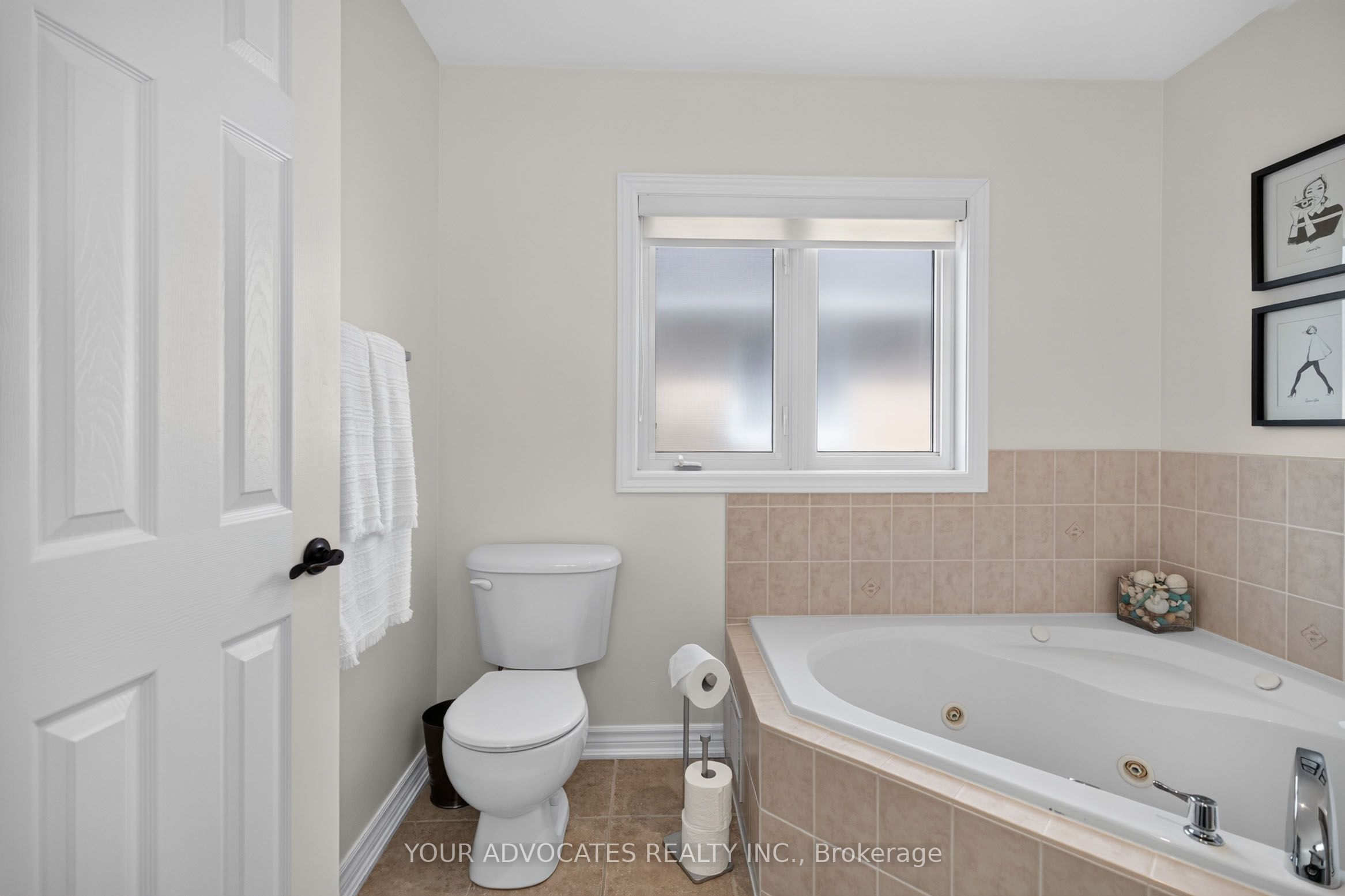 228 Twin Hills Crescent Property Photo 18