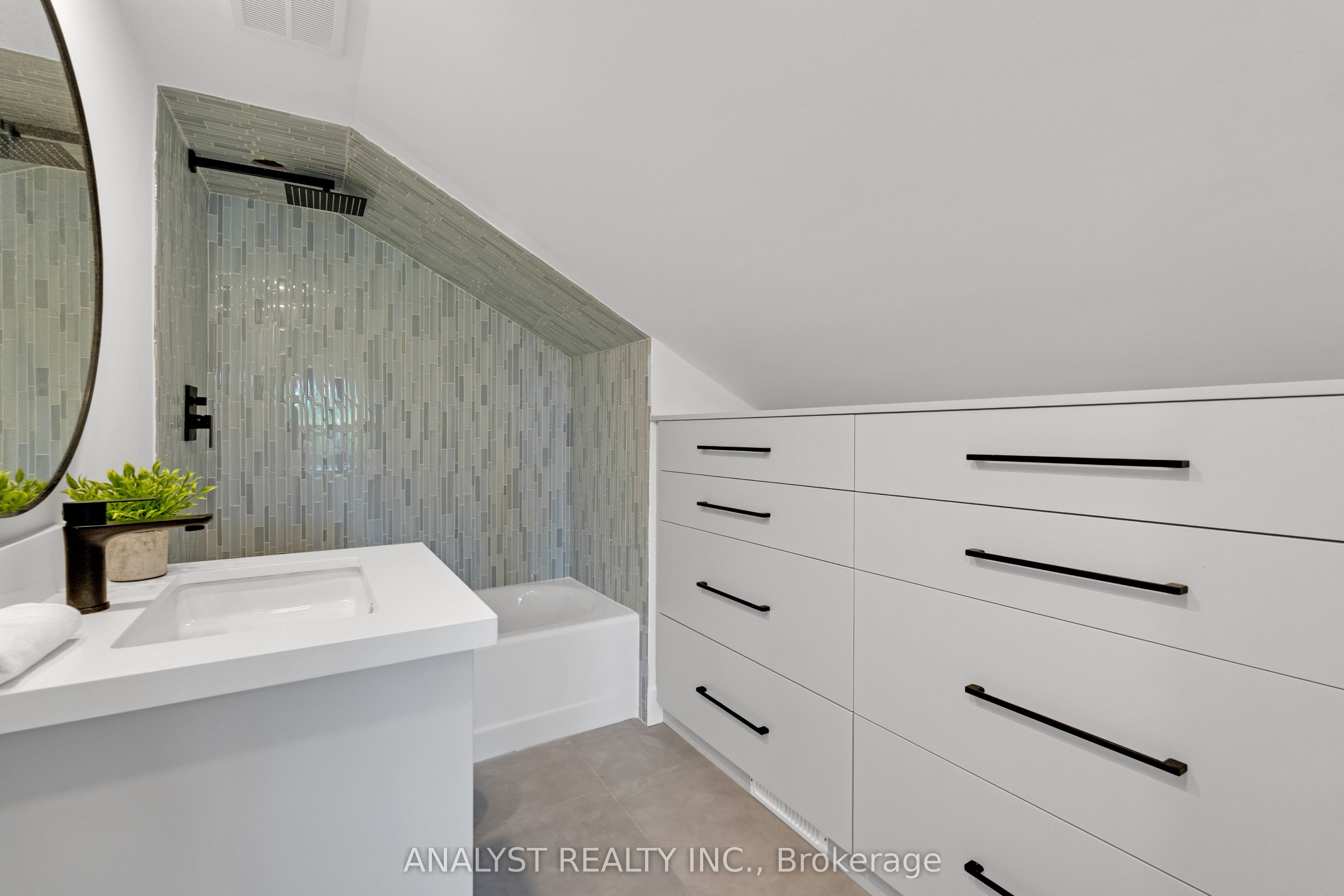 36 Norman Avenue Property Photo 22