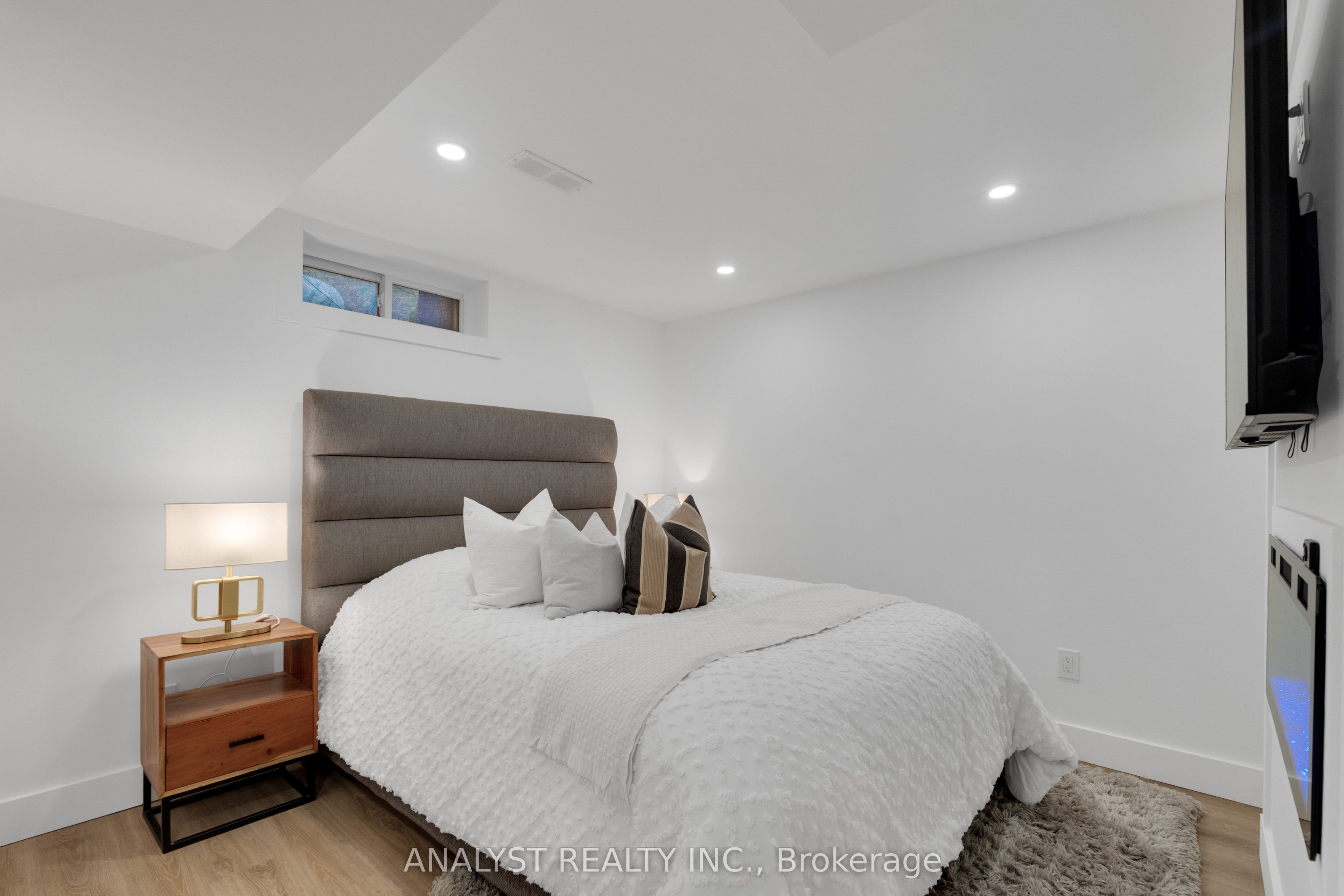 36 Norman Avenue Property Photo 28