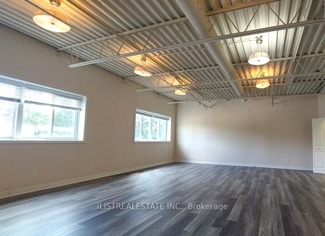 458 Service Road Upper Property Photo 1
