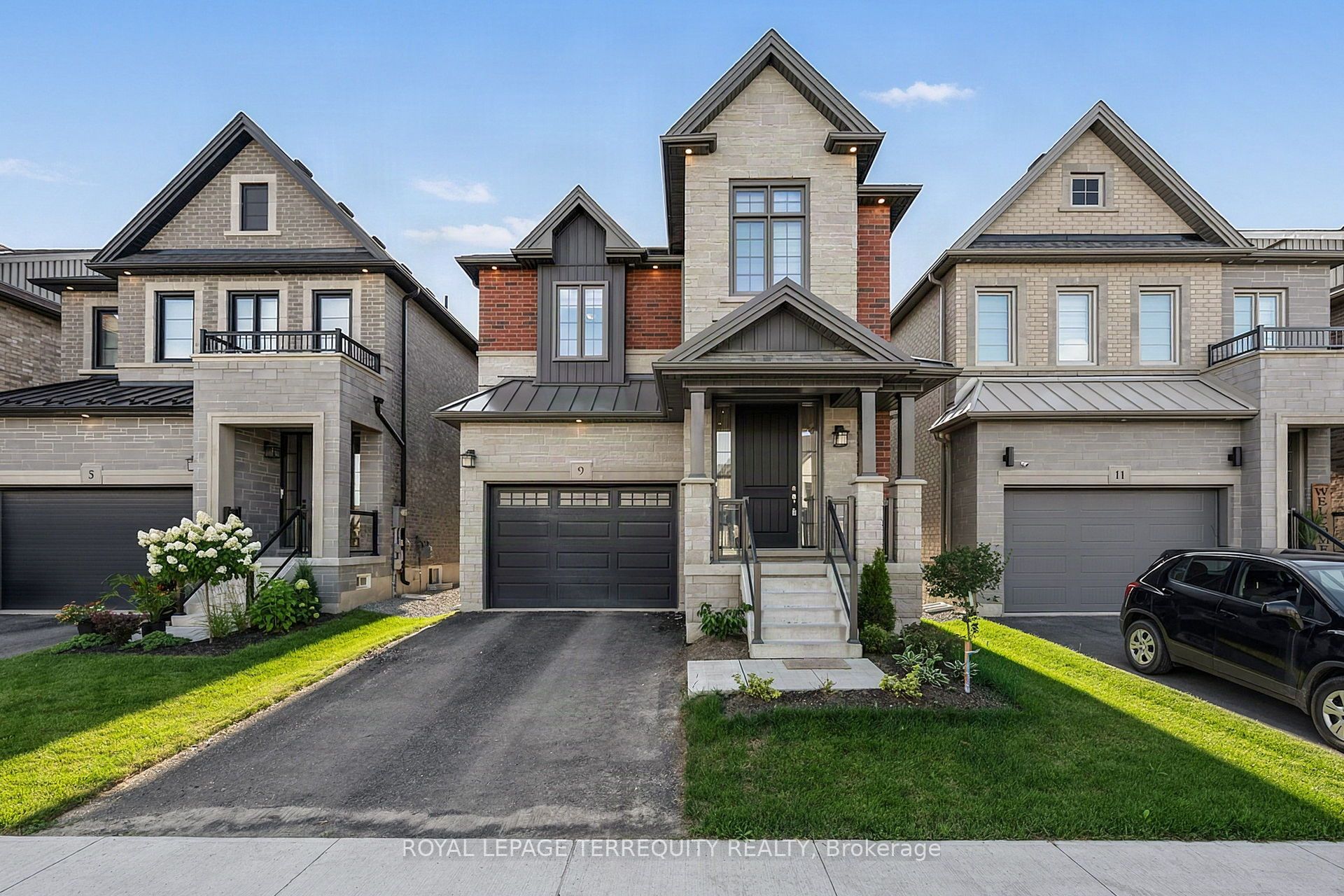 9 Kiernan Crescent N Property Photo 1